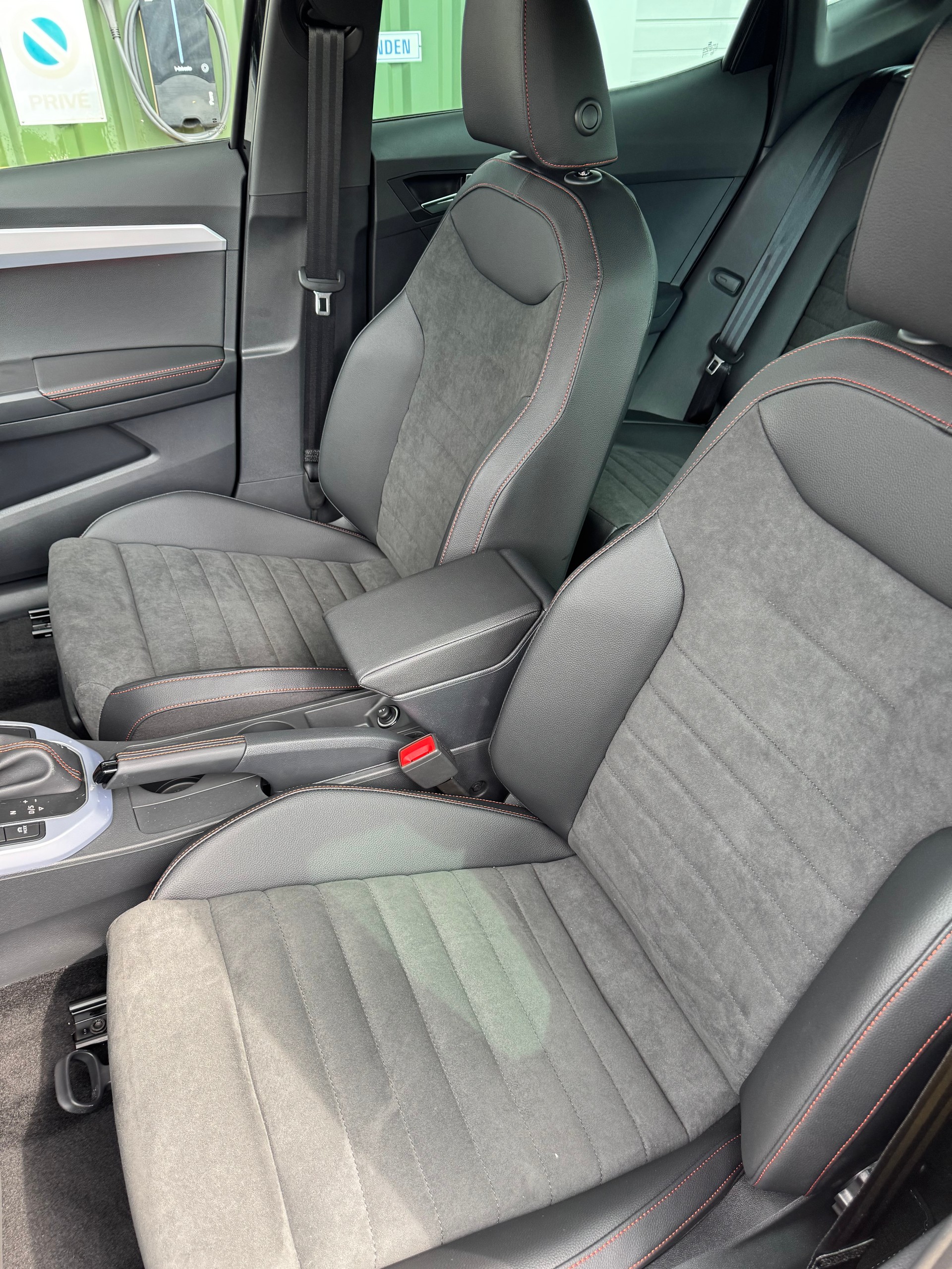 SEAT Arona 1.5 Eco TSI FR DSG 150PS mit Anhängerkupplung 33% Rabatt !-image-12