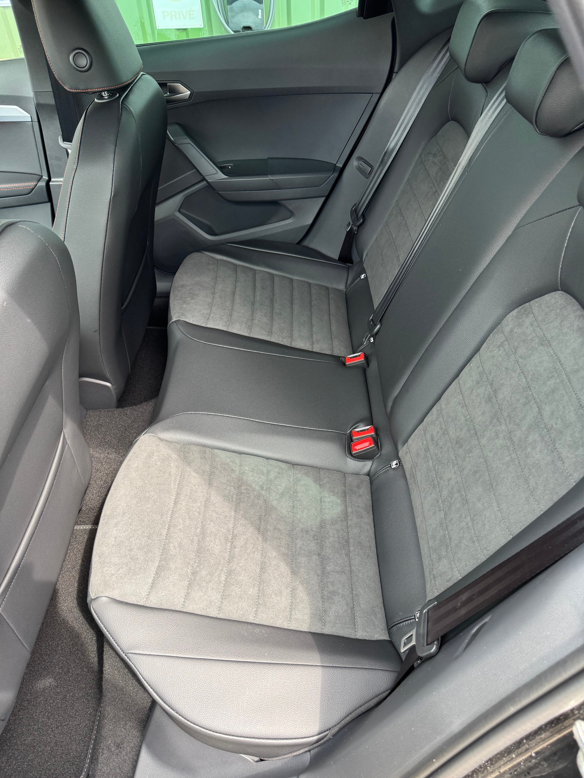 SEAT Arona 1.5 Eco TSI FR DSG 150PS mit Anhängerkupplung 33% Rabatt !-image-13