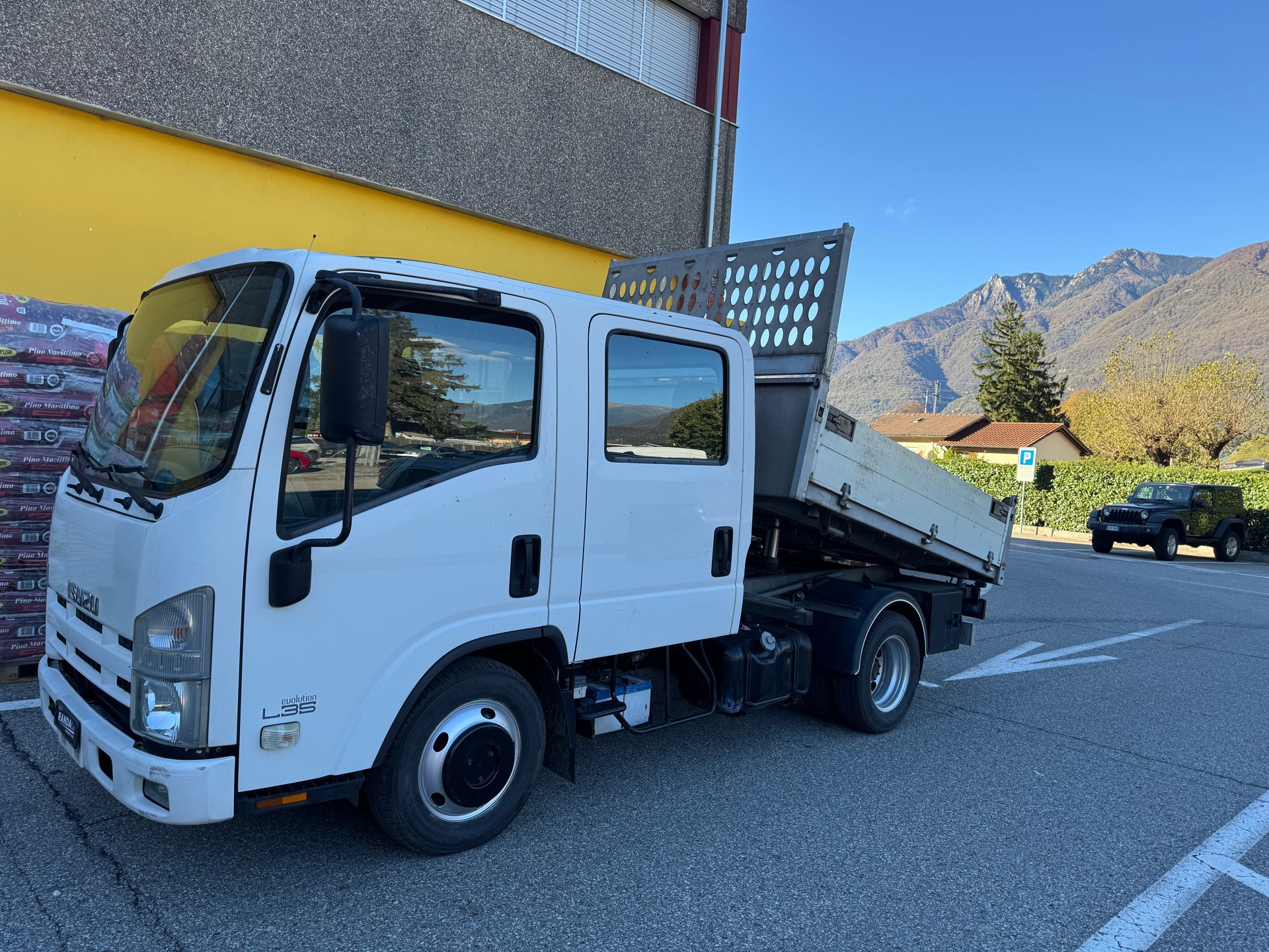 ISUZU NLR 85 - L 35 F-image-2