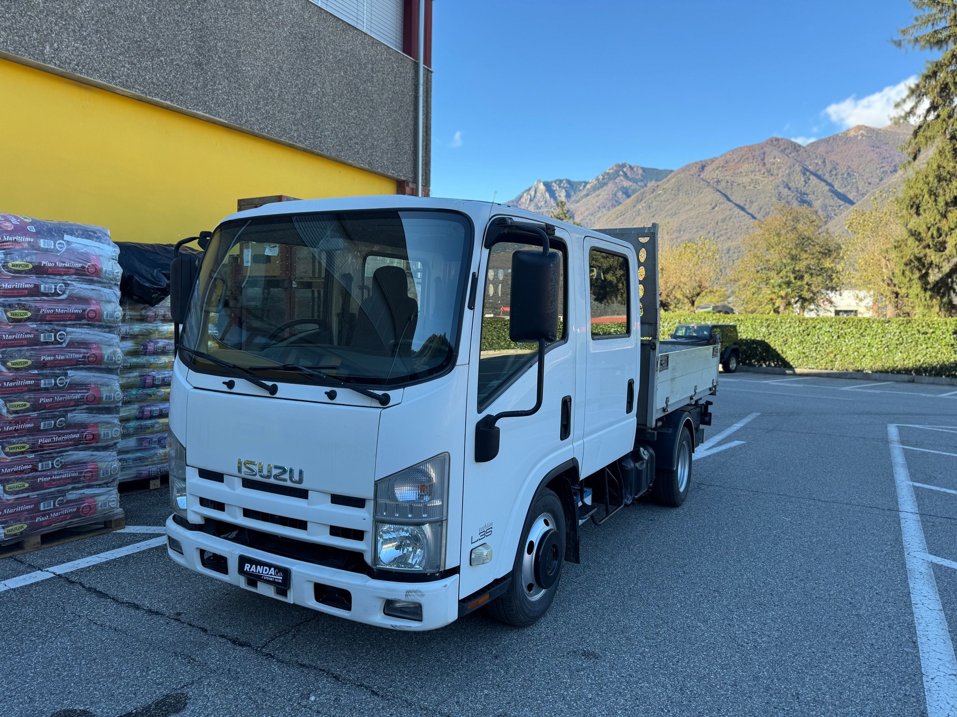 ISUZU NLR 85 - L 35 F