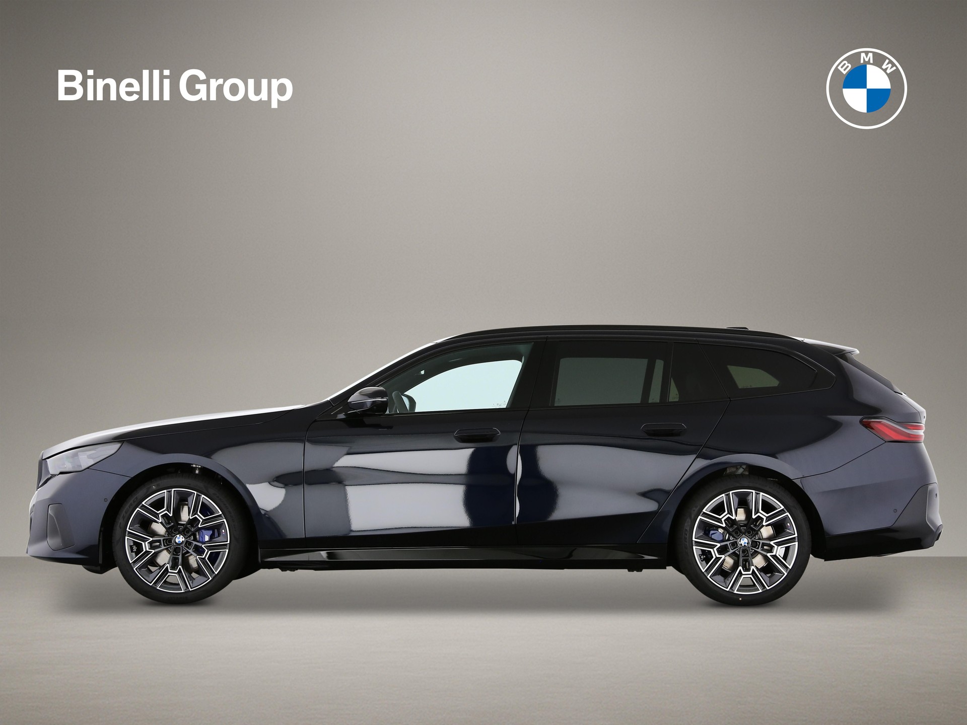 BMW 540d xDrive Touring M Sport Pro-showroom-element-2