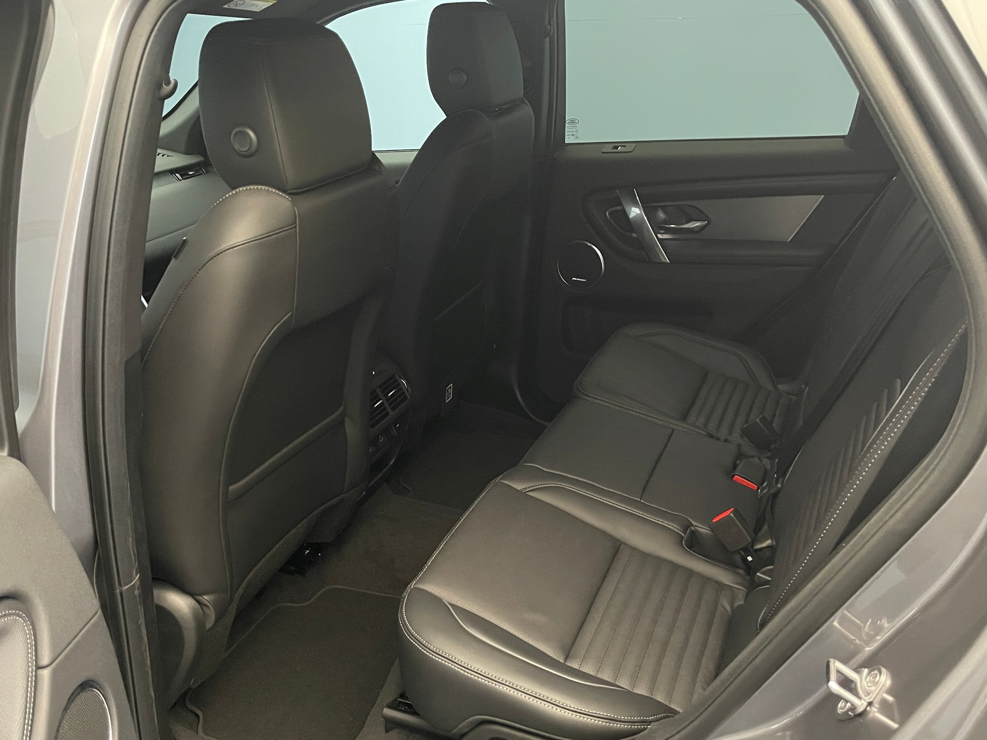 LAND ROVER Discovery Sport 1.5 T 270e Dynamic SE-image-10