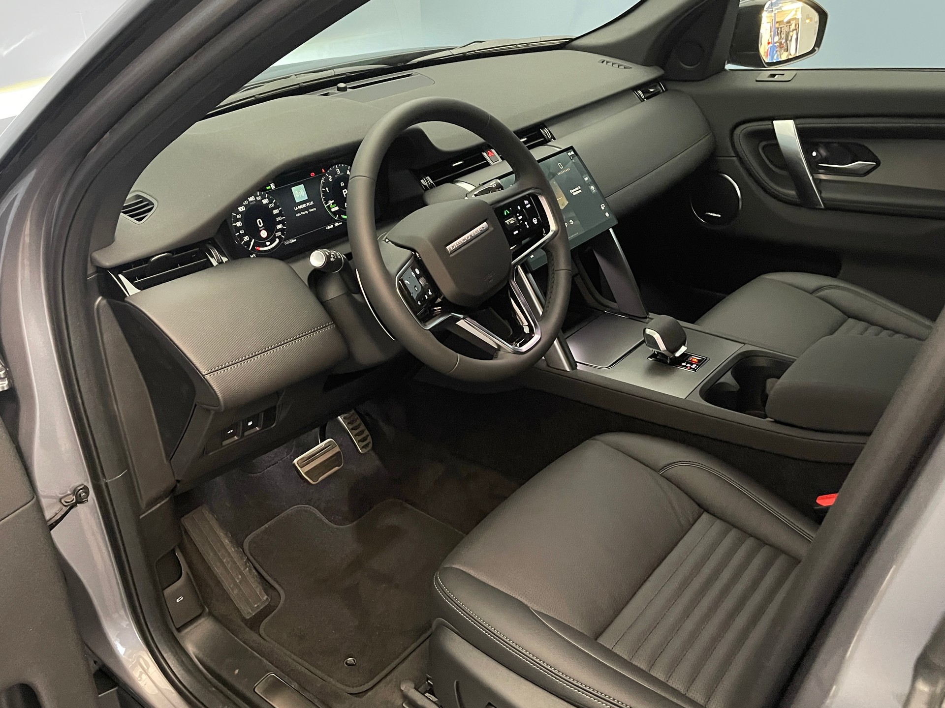LAND ROVER Discovery Sport 1.5 T 270e Dynamic SE-image-5