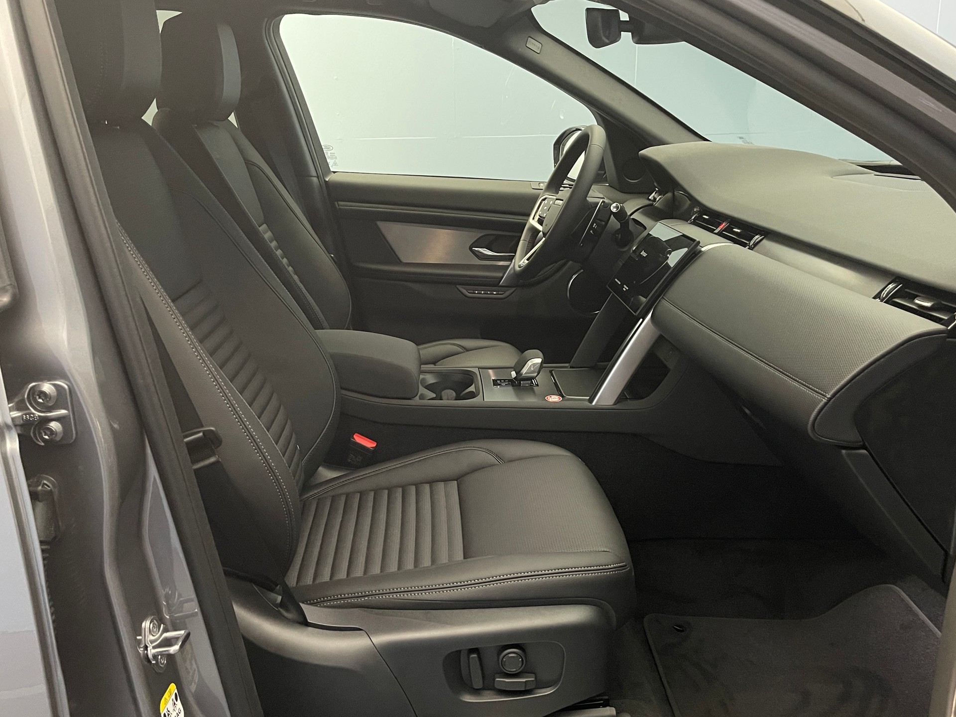 LAND ROVER Discovery Sport 1.5 T 270e Dynamic SE-image-6