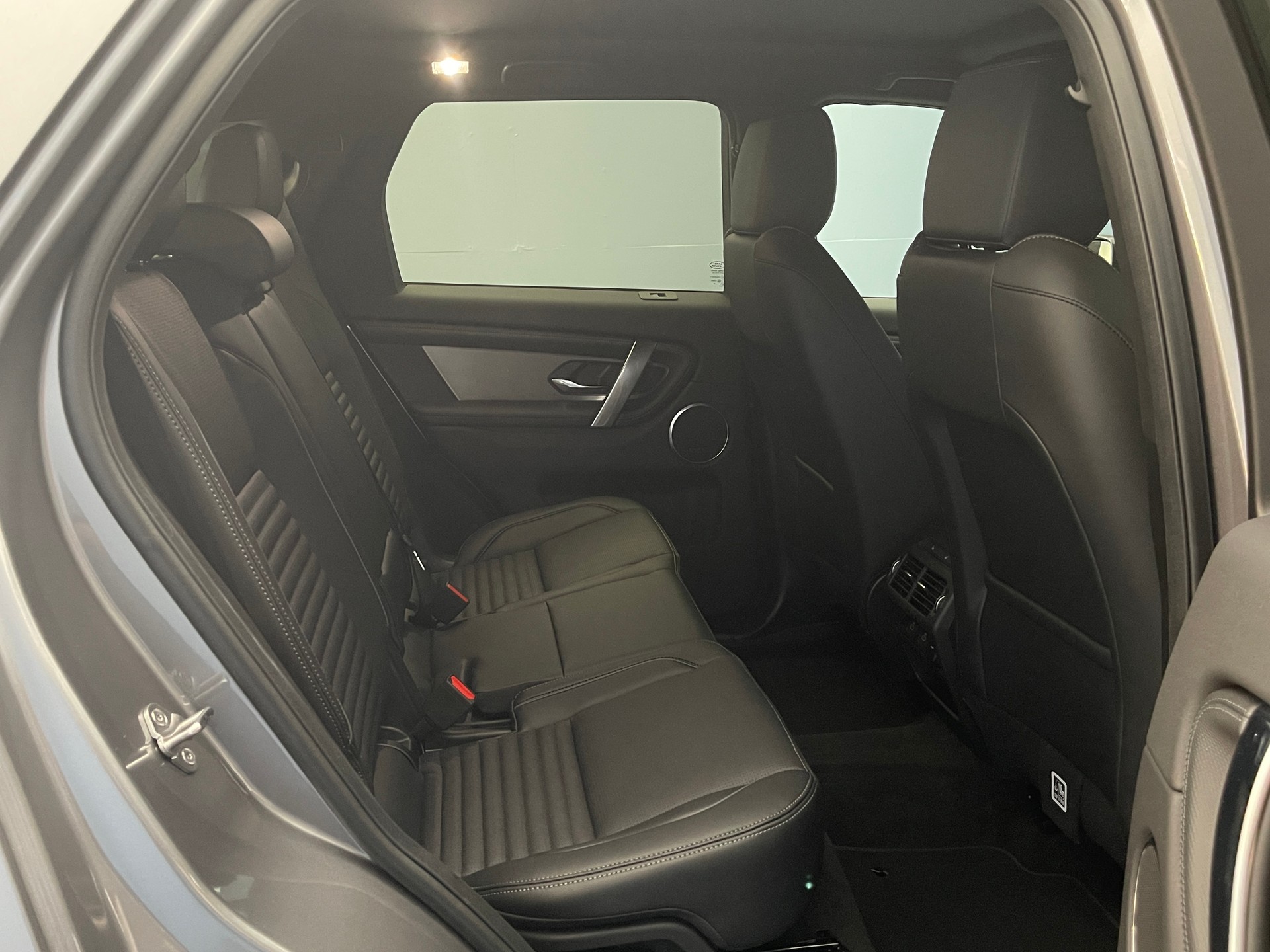 LAND ROVER Discovery Sport 1.5 T 270e Dynamic SE-image-9