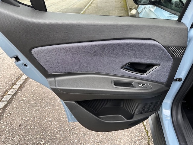 RENAULT R4 E-Tech Comfort Range 52 kWh Techno-image-11