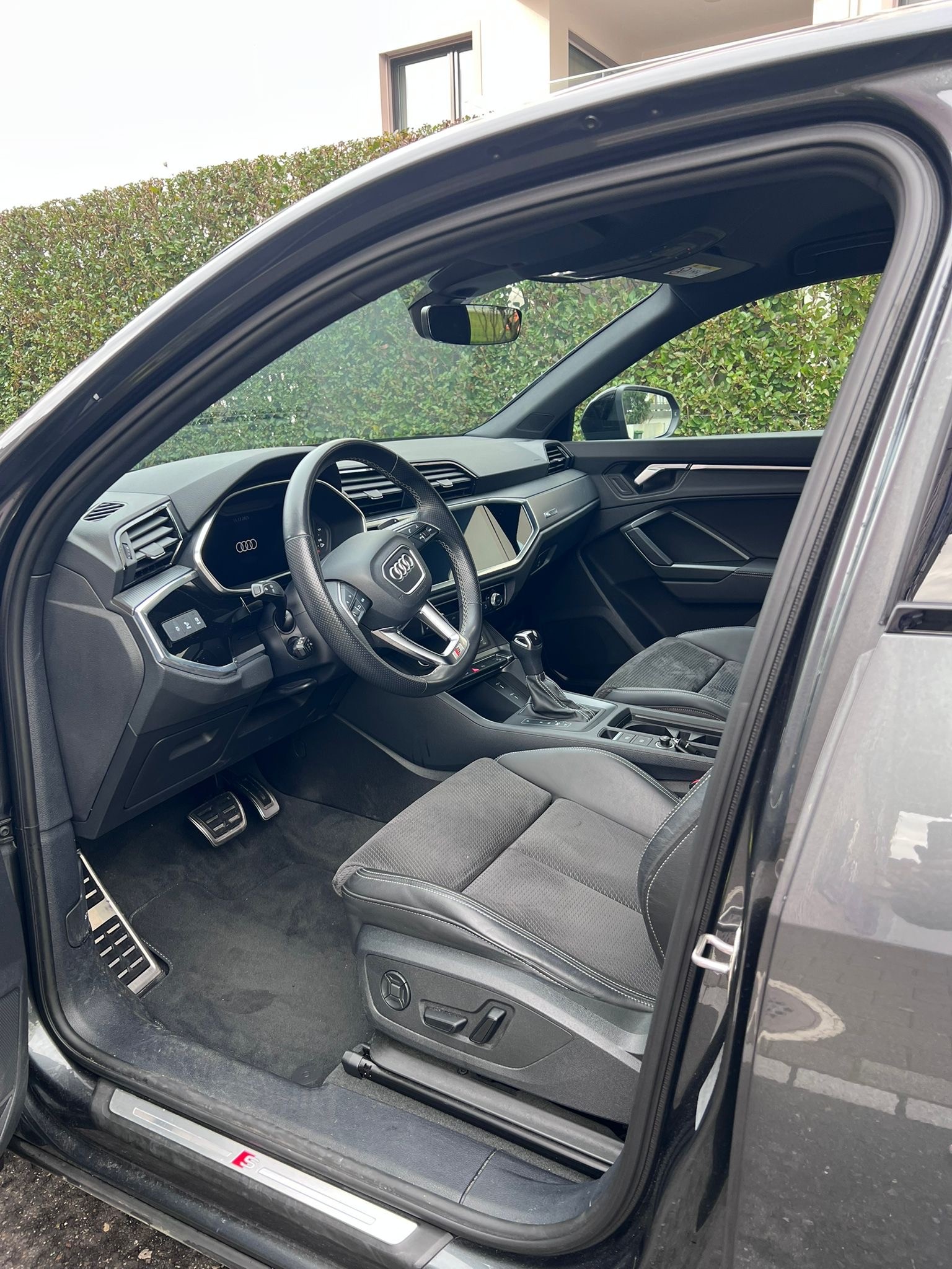 AUDI Q3 Sportback 45 TFSI e S line S-tronic-image-6