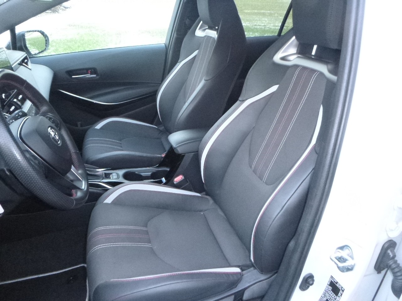 TOYOTA Corolla Touring Sports 2.0 HSD GR-S e-CVT-image-15