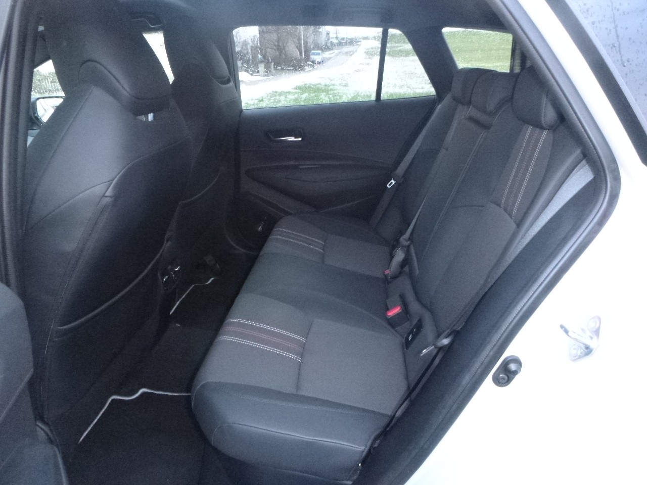 TOYOTA Corolla Touring Sports 2.0 HSD GR-S e-CVT-image-11