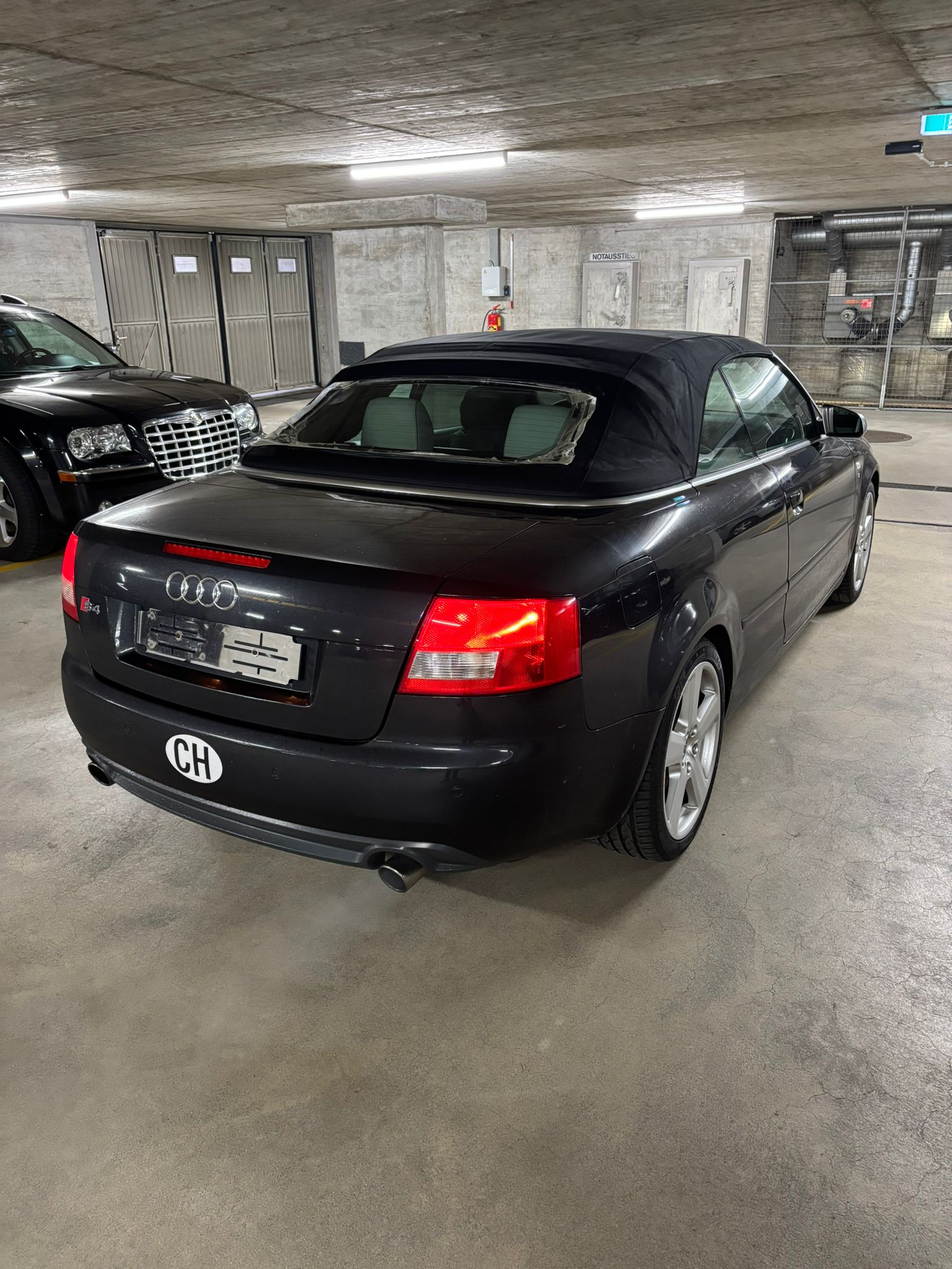 AUDI S4 Cabriolet 4.2 V8 quattro-image-5