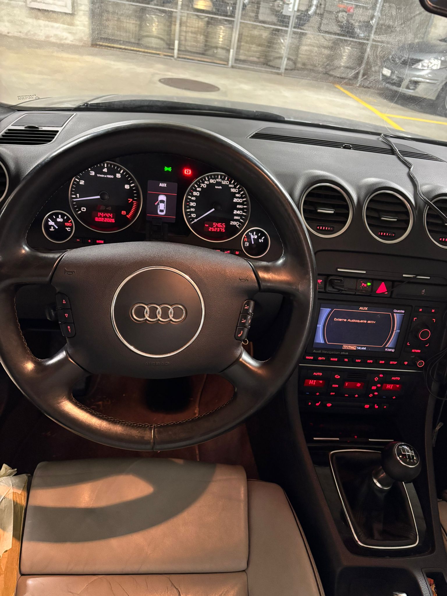 AUDI S4 Cabriolet 4.2 V8 quattro-image-8