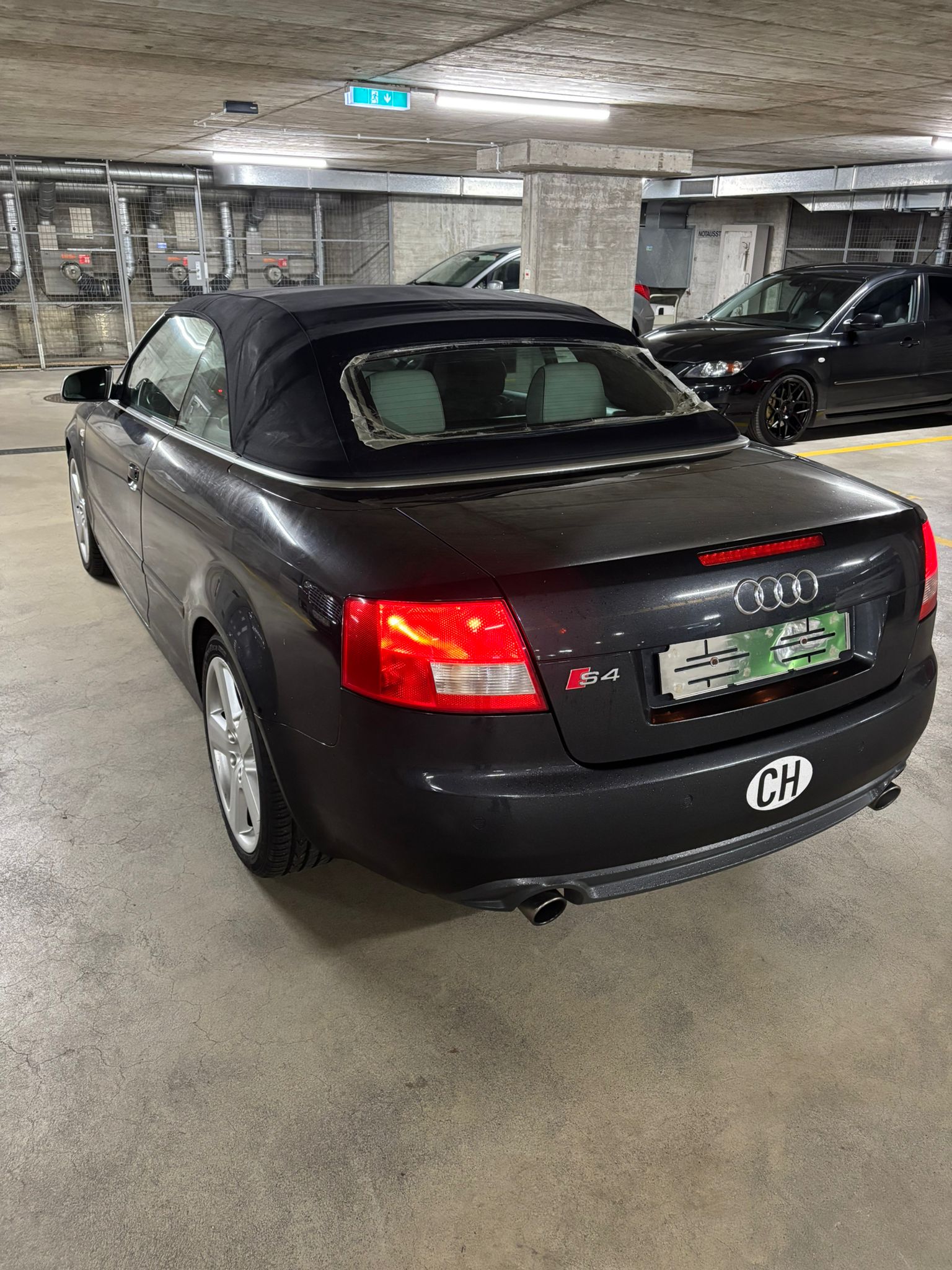 AUDI S4 Cabriolet 4.2 V8 quattro-image-4