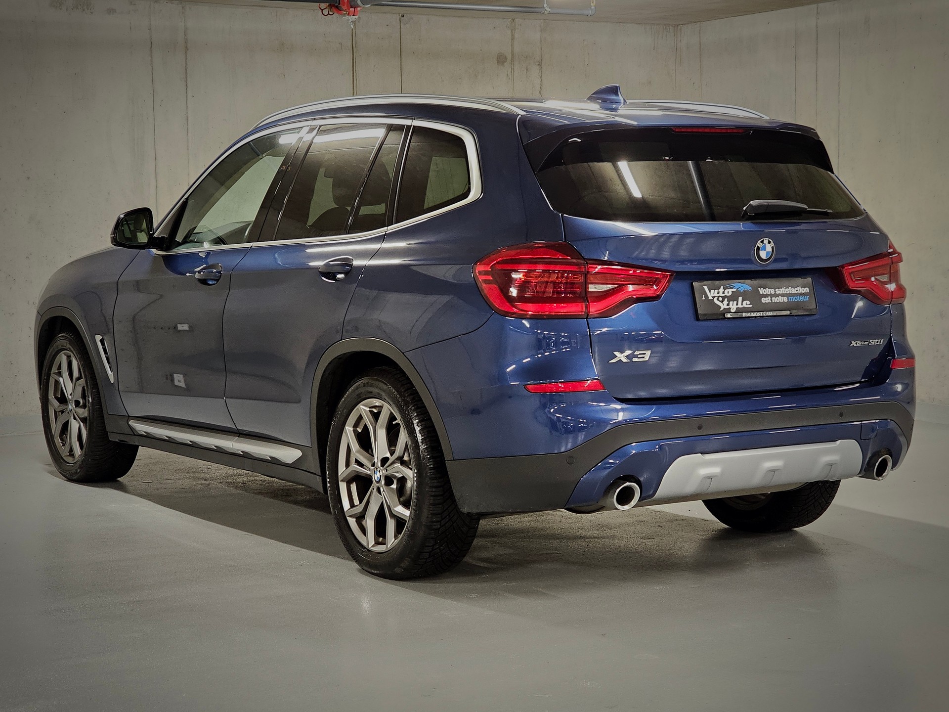 BMW X3 xDrive 30i xLine Steptronic-showroom-element-3