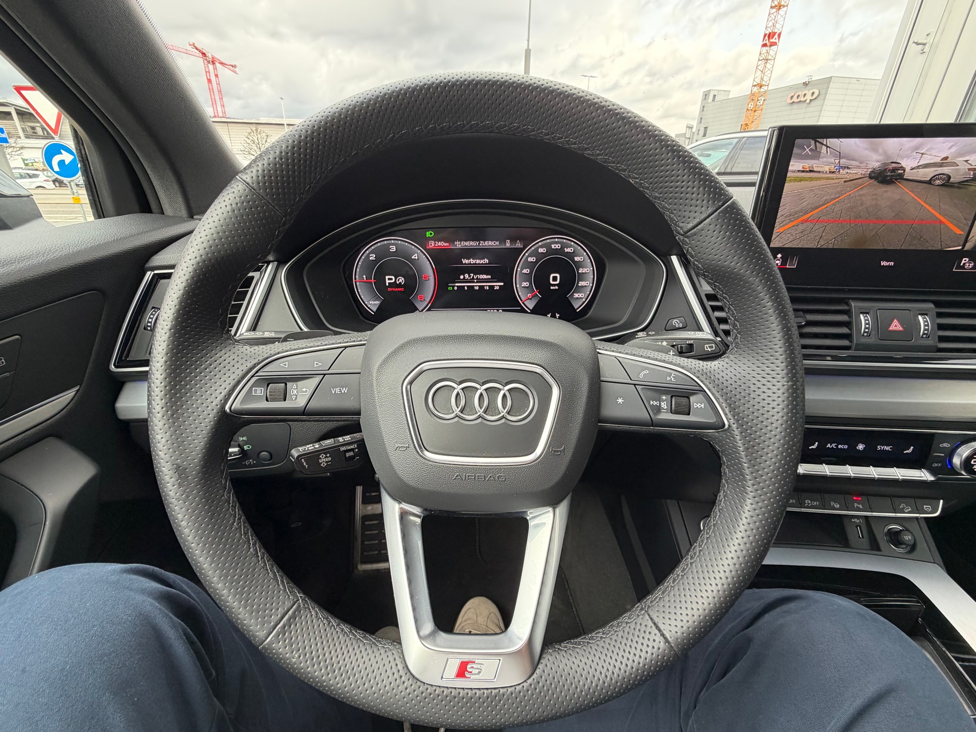 AUDI Q5 40 TDI Black Edition quattro S-tronic-image-18