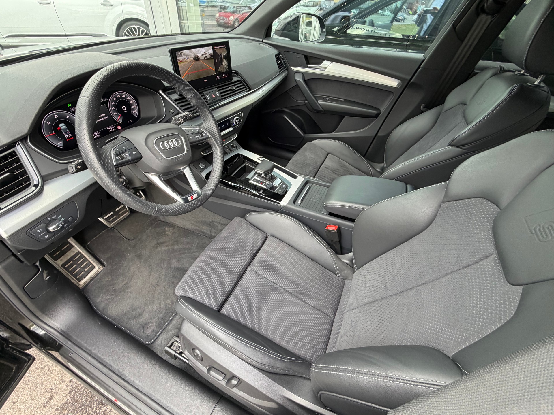 AUDI Q5 40 TDI Black Edition quattro S-tronic-image-20
