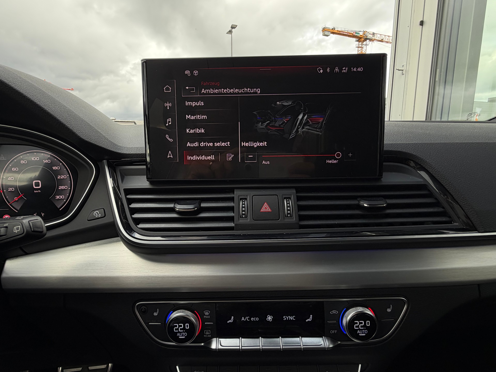 AUDI Q5 40 TDI Black Edition quattro S-tronic-image-26