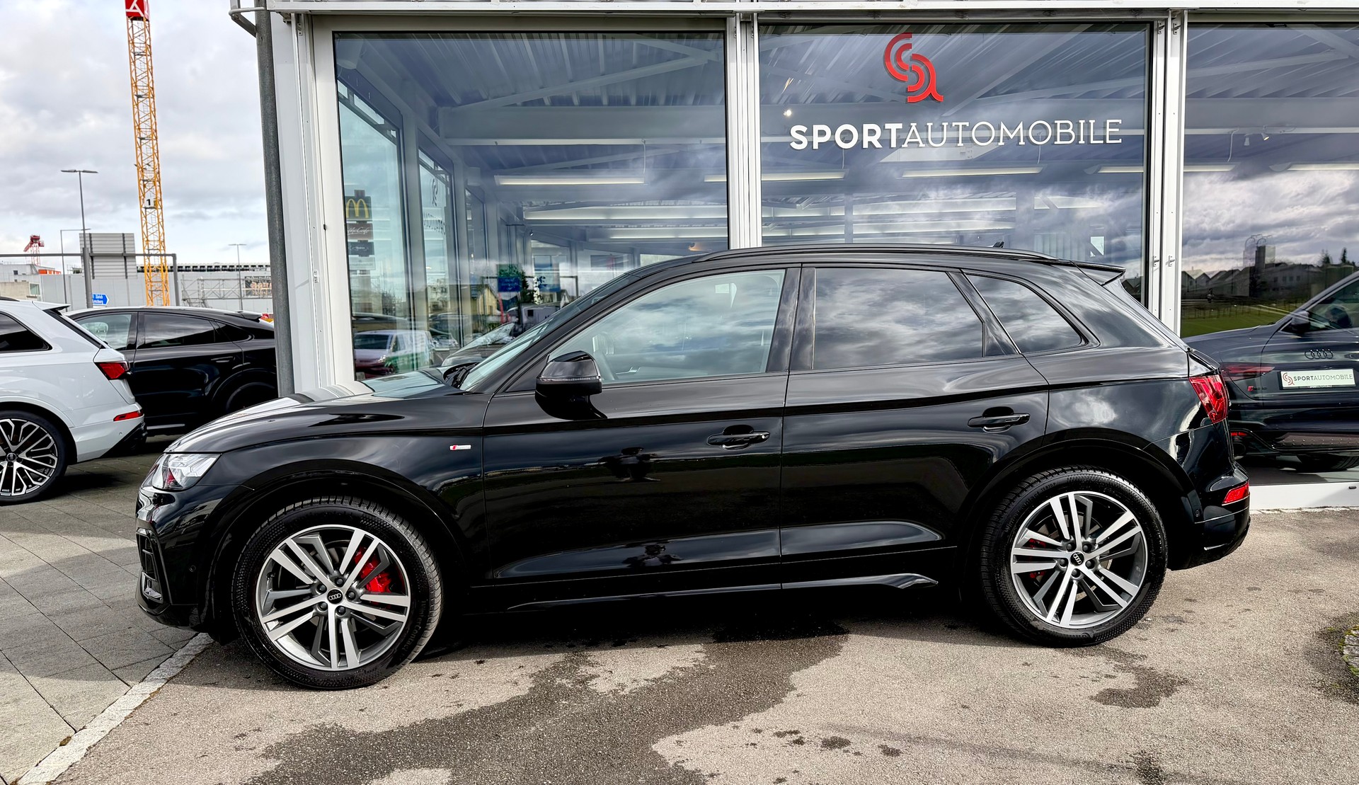 AUDI Q5 40 TDI Black Edition quattro S-tronic-image-10
