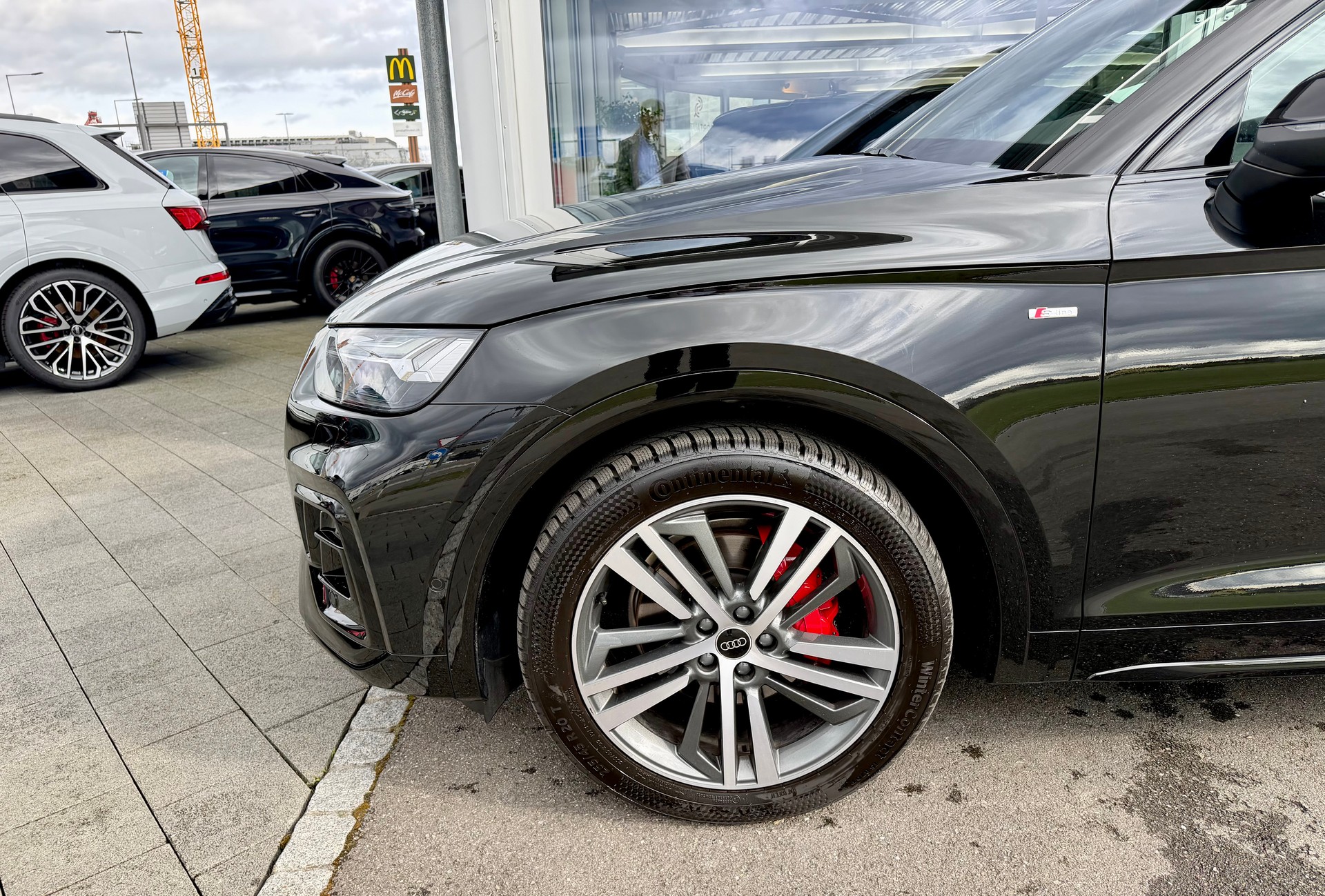 AUDI Q5 40 TDI Black Edition quattro S-tronic-image-9