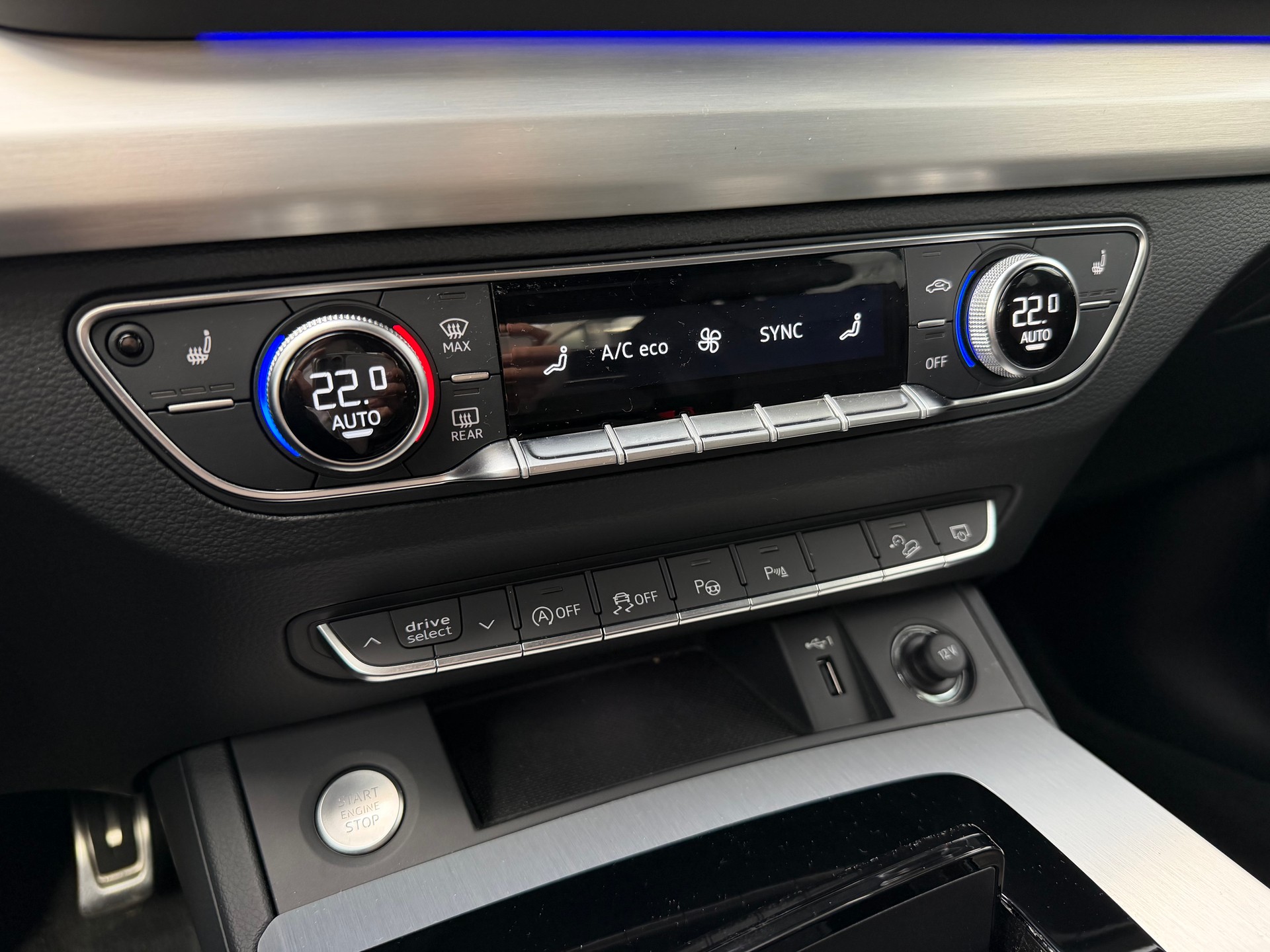 AUDI Q5 40 TDI Black Edition quattro S-tronic-image-30