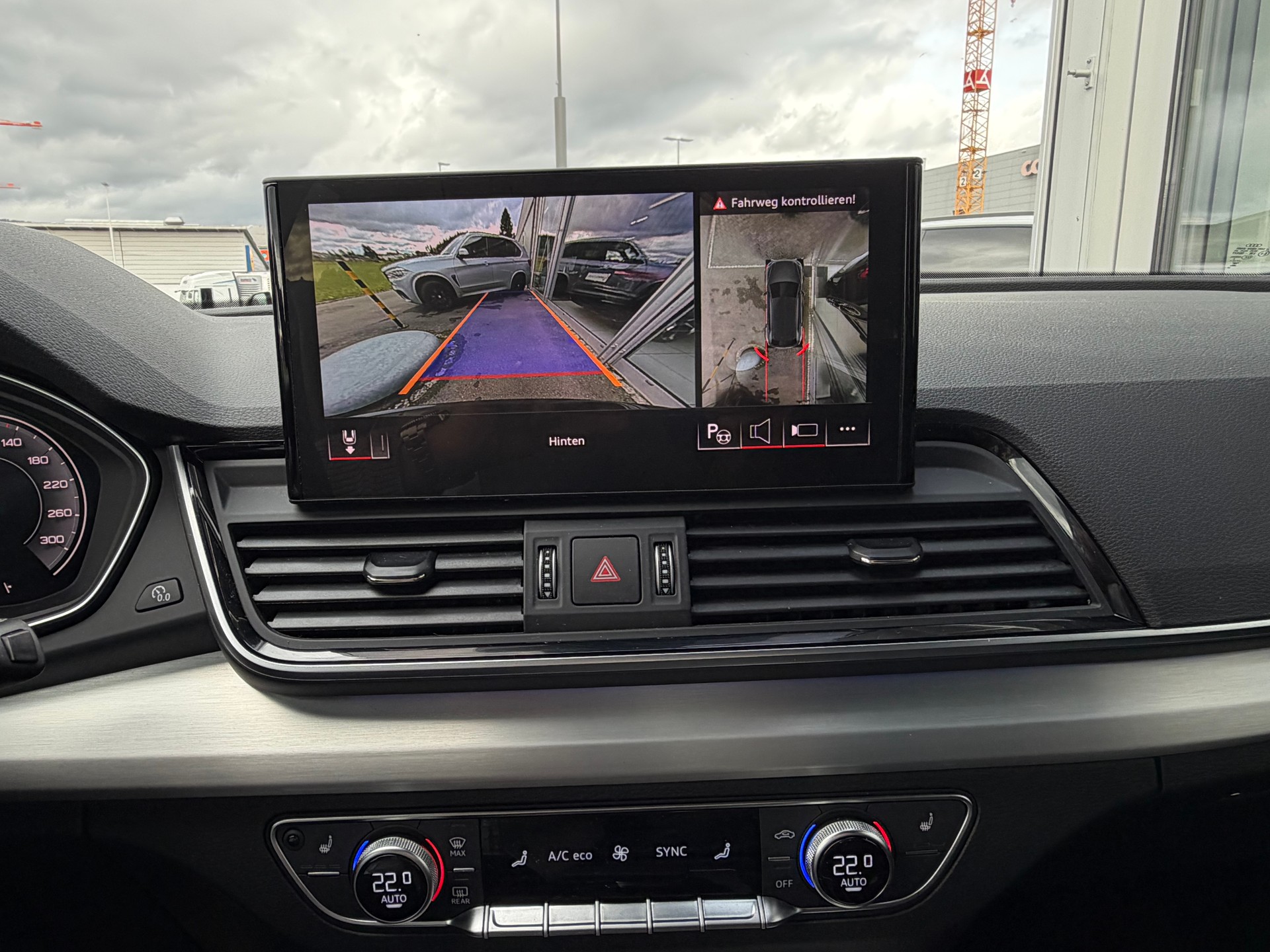 AUDI Q5 40 TDI Black Edition quattro S-tronic-image-28