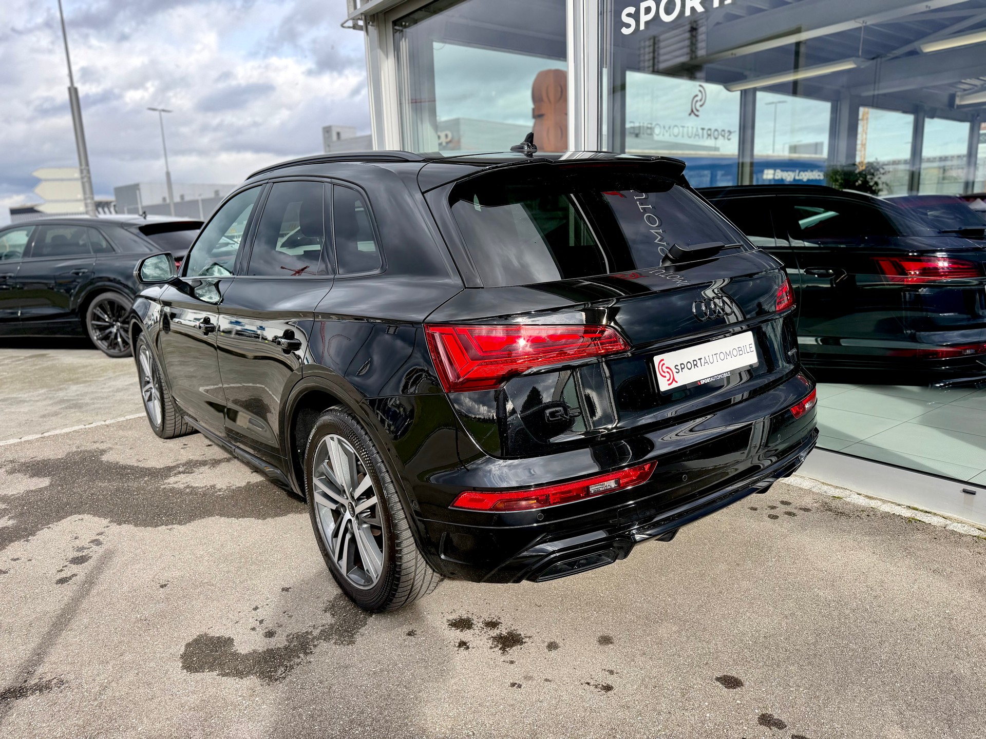 AUDI Q5 40 TDI Black Edition quattro S-tronic-image-7