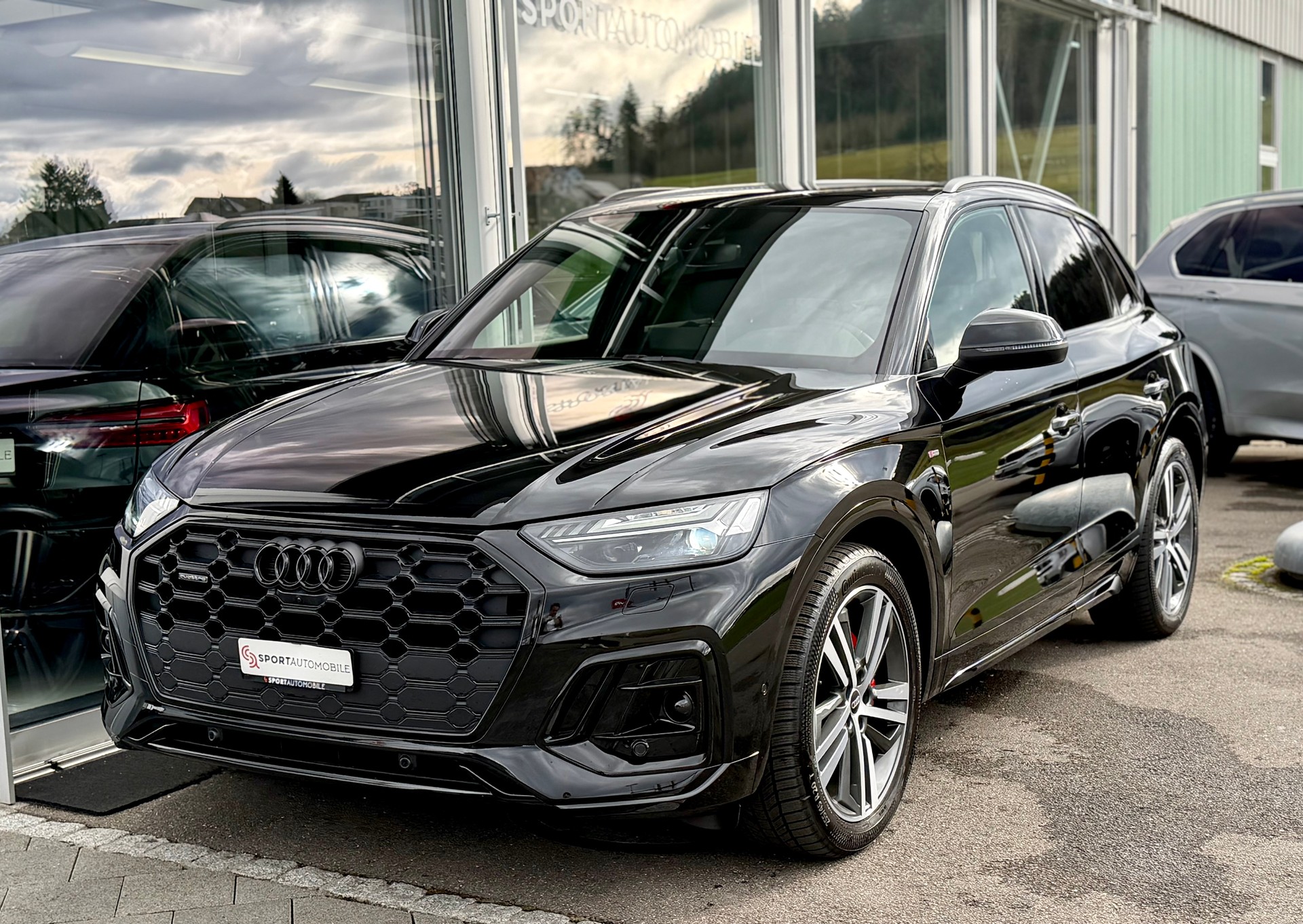 AUDI Q5 40 TDI Black Edition quattro S-tronic-showroom-element-2