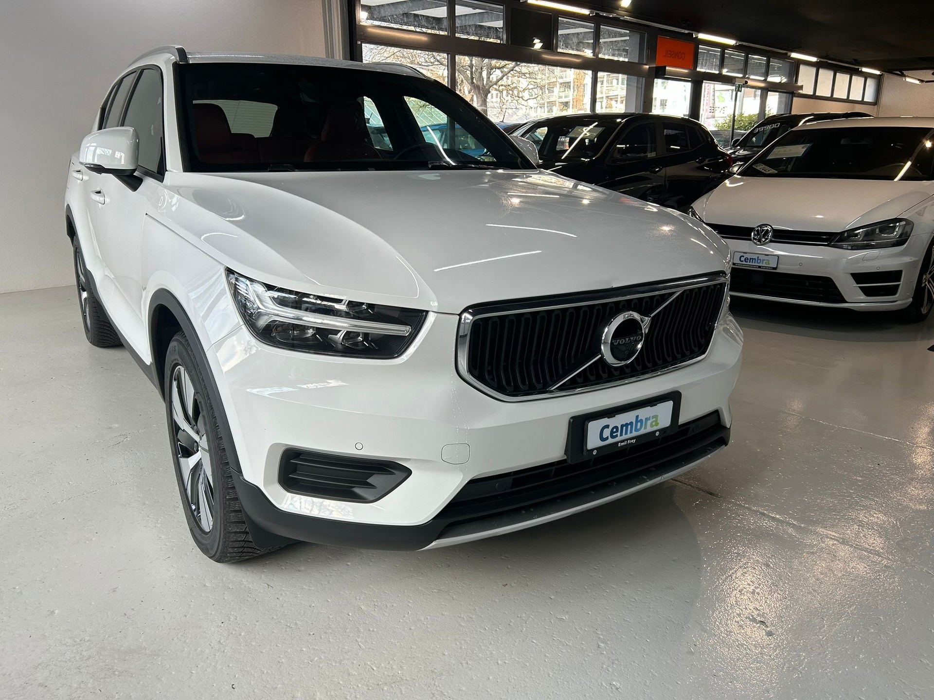 VOLVO XC40 T5 TwE Momentum DCT-showroom-element-3