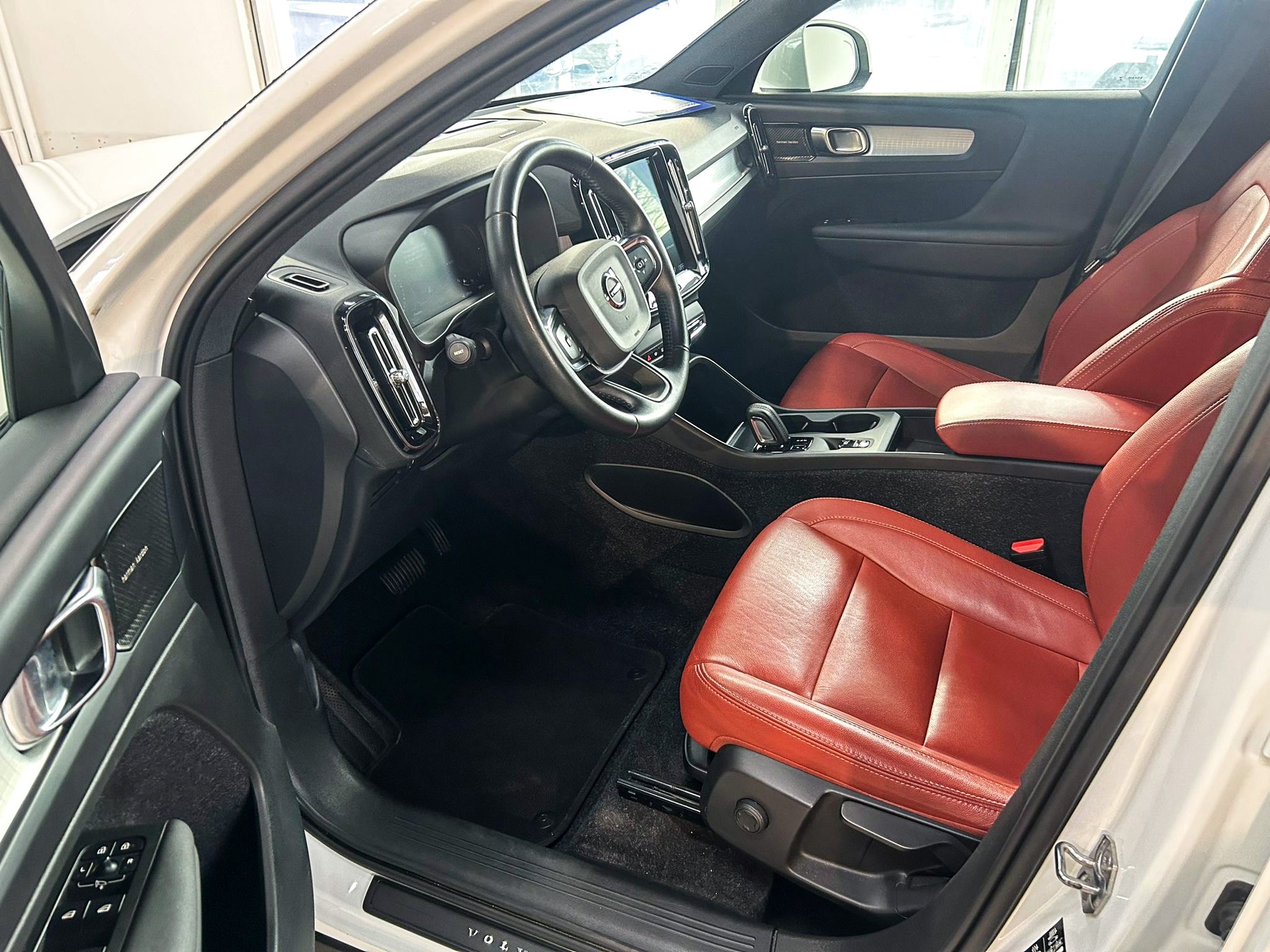 VOLVO XC40 T5 TwE Momentum DCT-image-11
