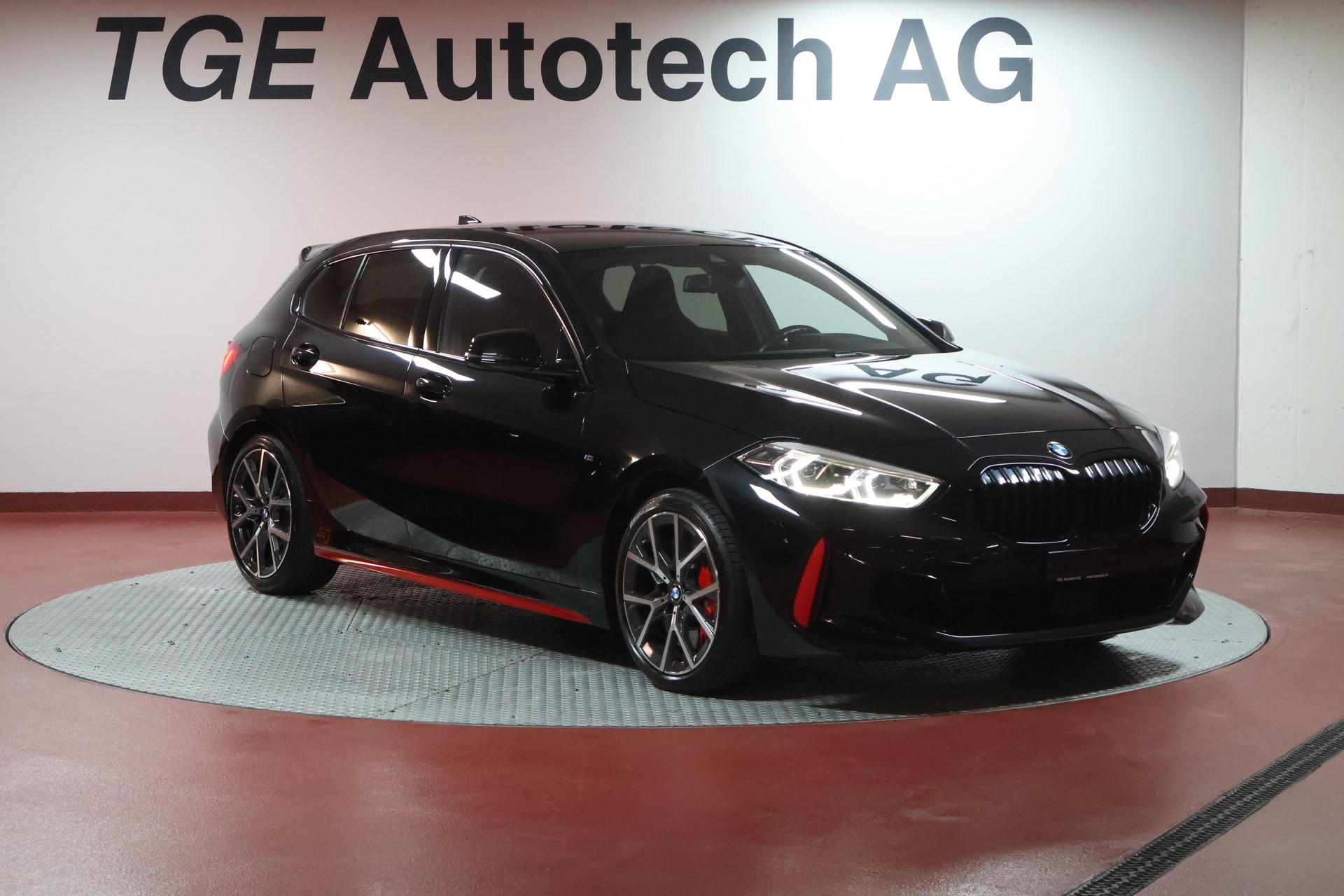 BMW 128ti Steptronic-showroom-element-2