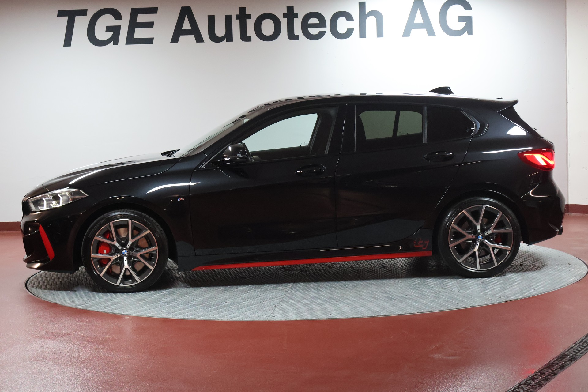 BMW 128ti Steptronic-showroom-element-3