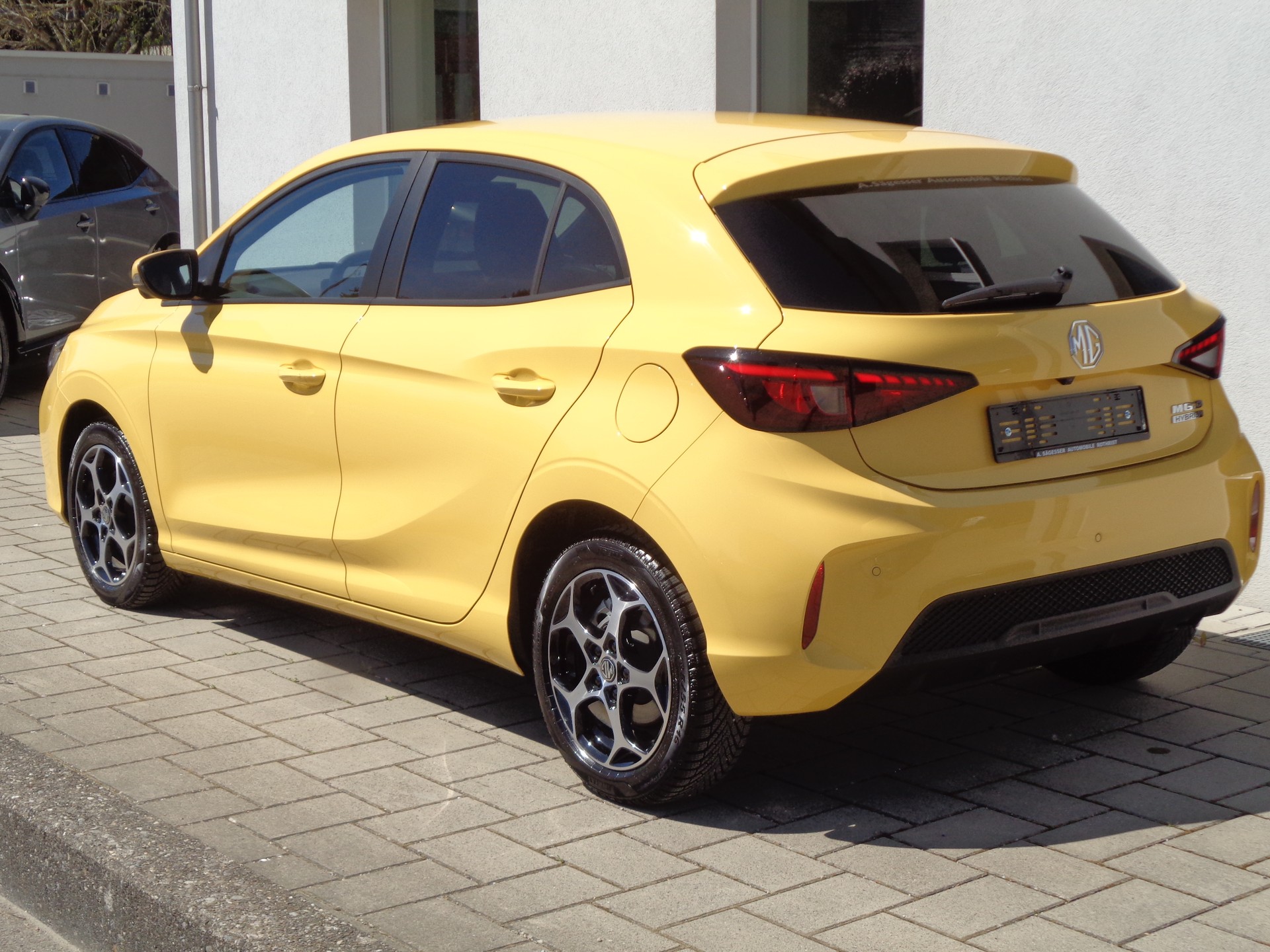 MG 3 1.5 Hybrid Luxury Aut.-image-4