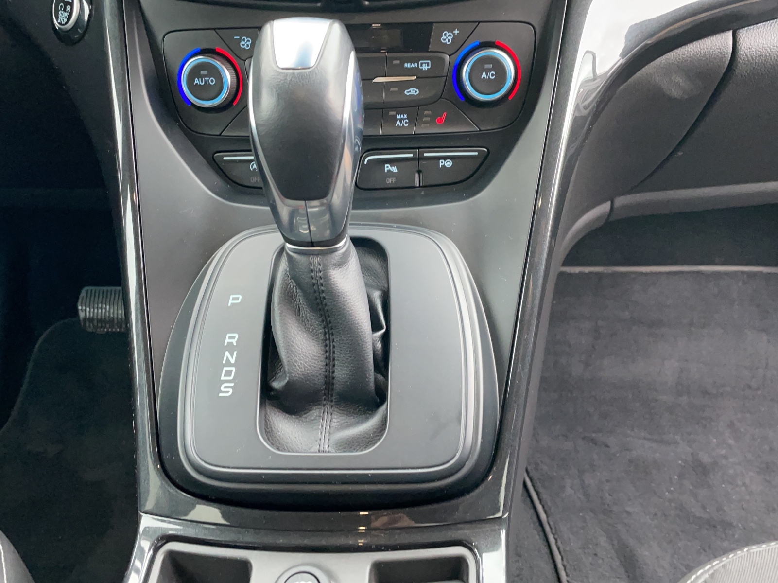 FORD Kuga 1.5 EcoB 182 Titanium-image-13