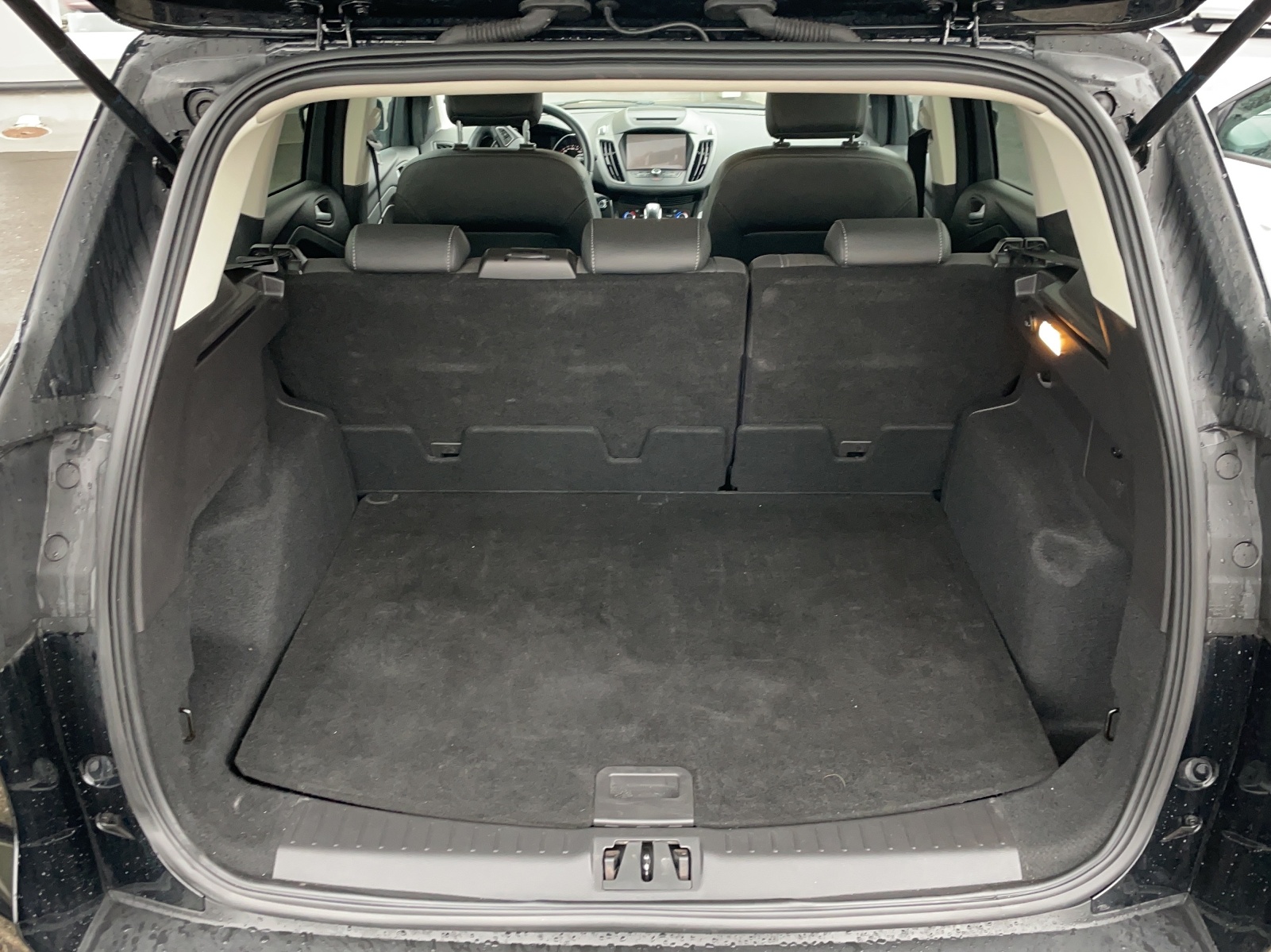 FORD Kuga 1.5 EcoB 182 Titanium-image-17