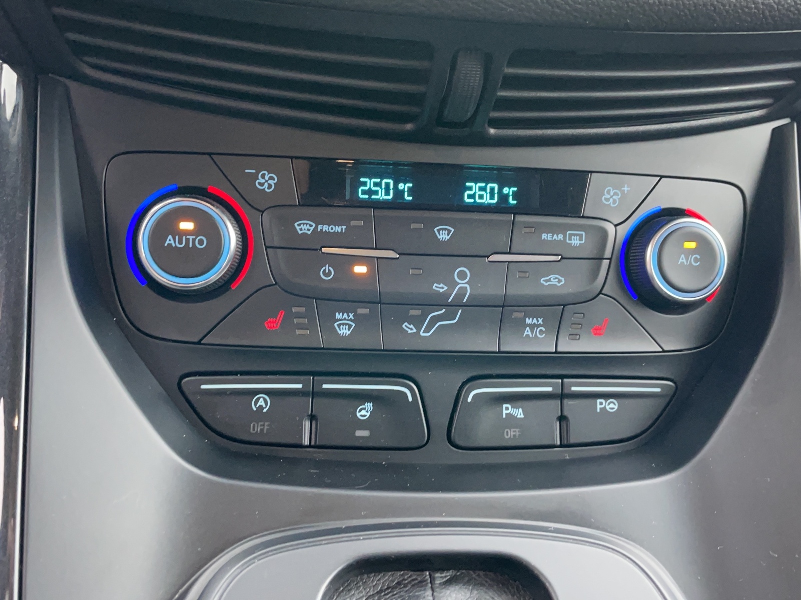 FORD Kuga 1.5 EcoB 182 Titanium-image-12