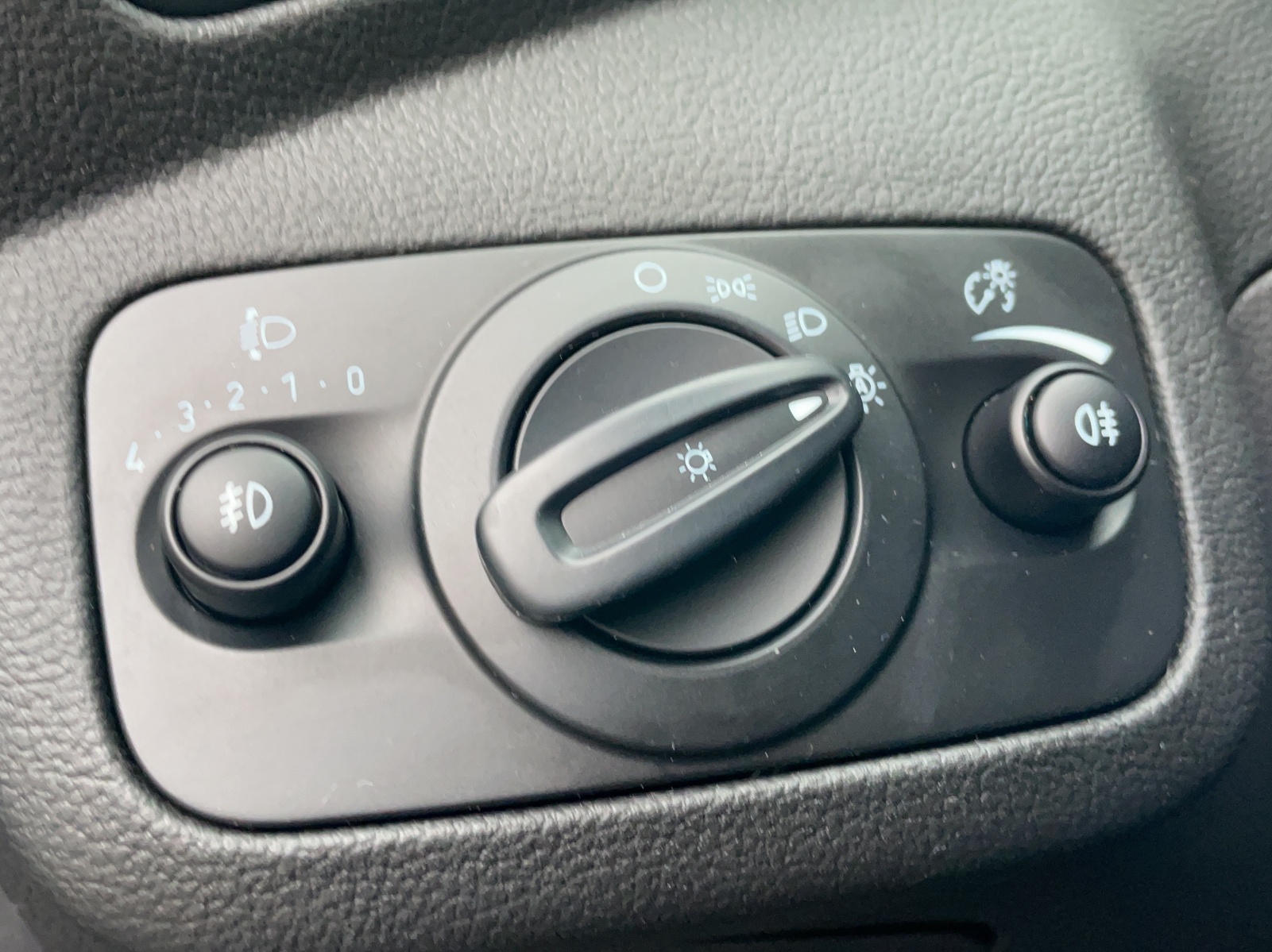 FORD Kuga 1.5 EcoB 182 Titanium-image-15