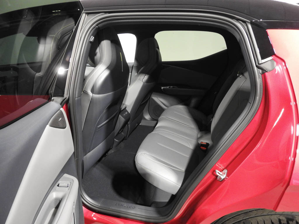 LYNK & CO 02-image-11
