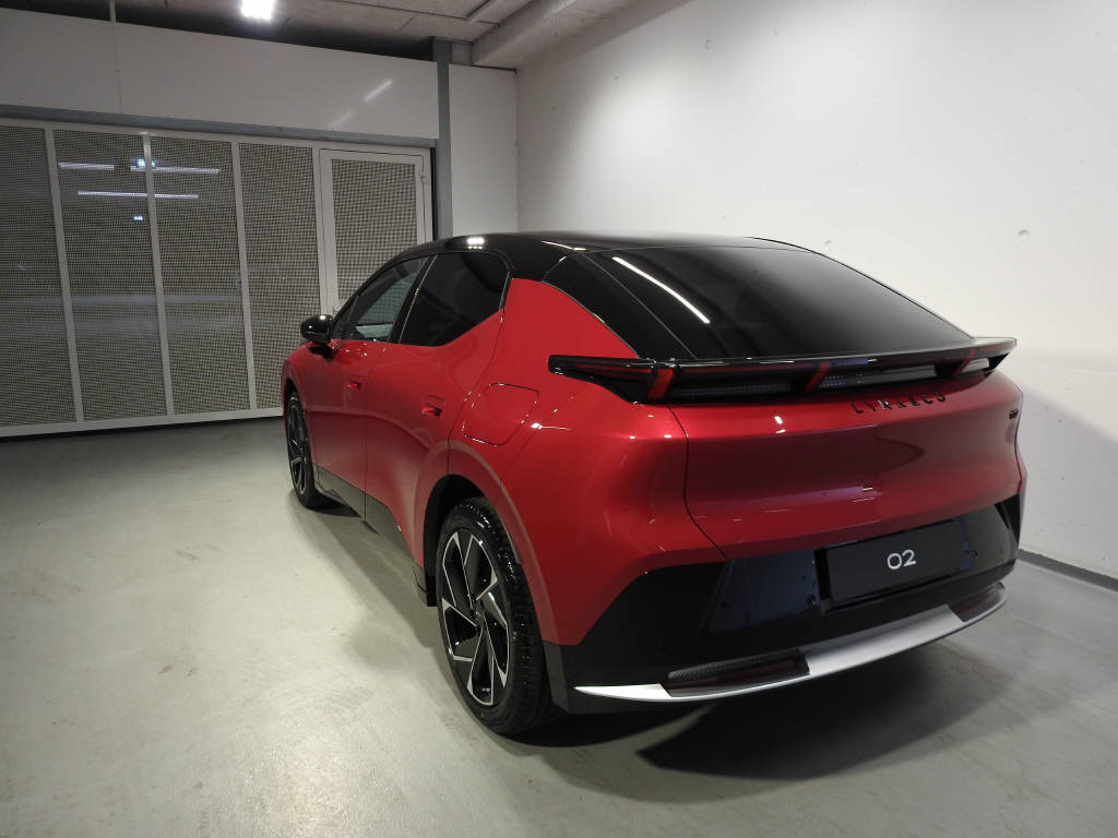 LYNK & CO 02-showroom-element-3