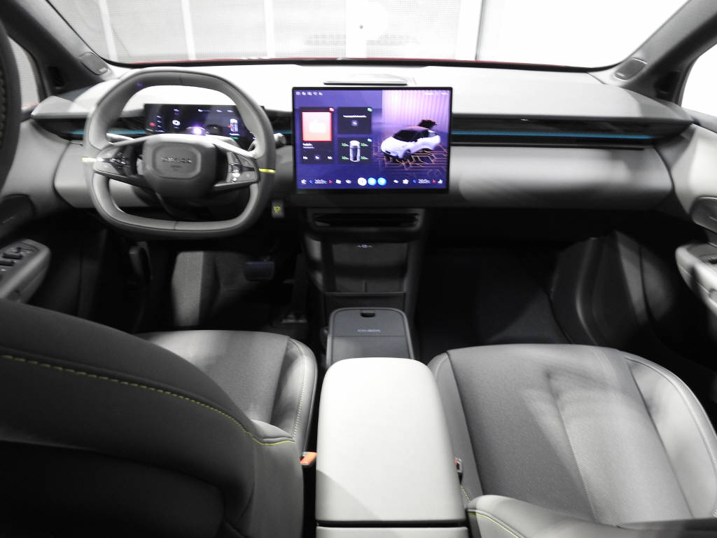 LYNK & CO 02-image-8