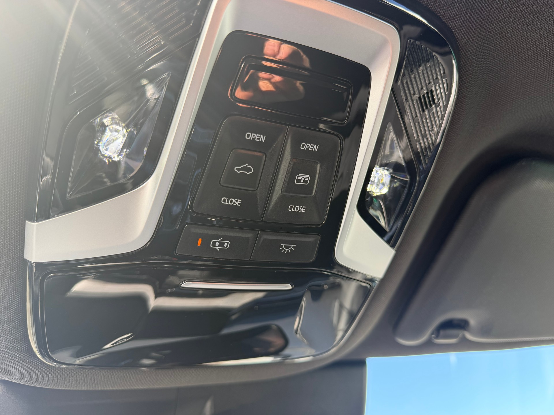 JAC JS6 1.5 PHEV-image-23