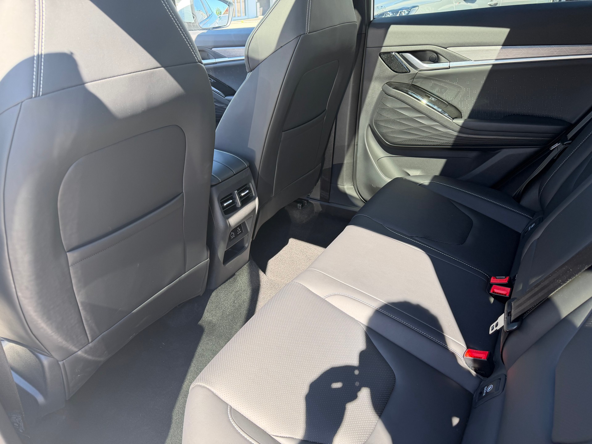 JAC JS6 1.5 PHEV-image-13