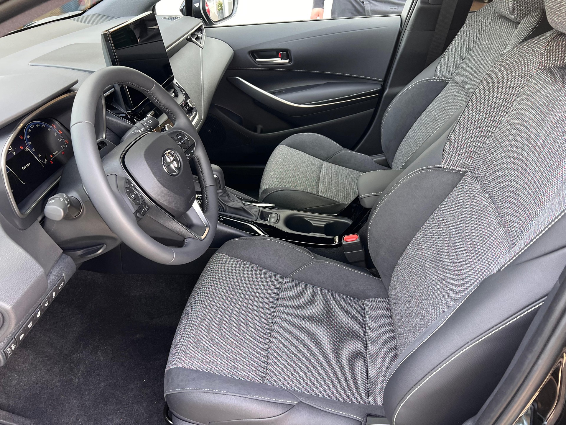 TOYOTA Corolla Touring Sports 2.0 HSD Swiss Edition-image-8