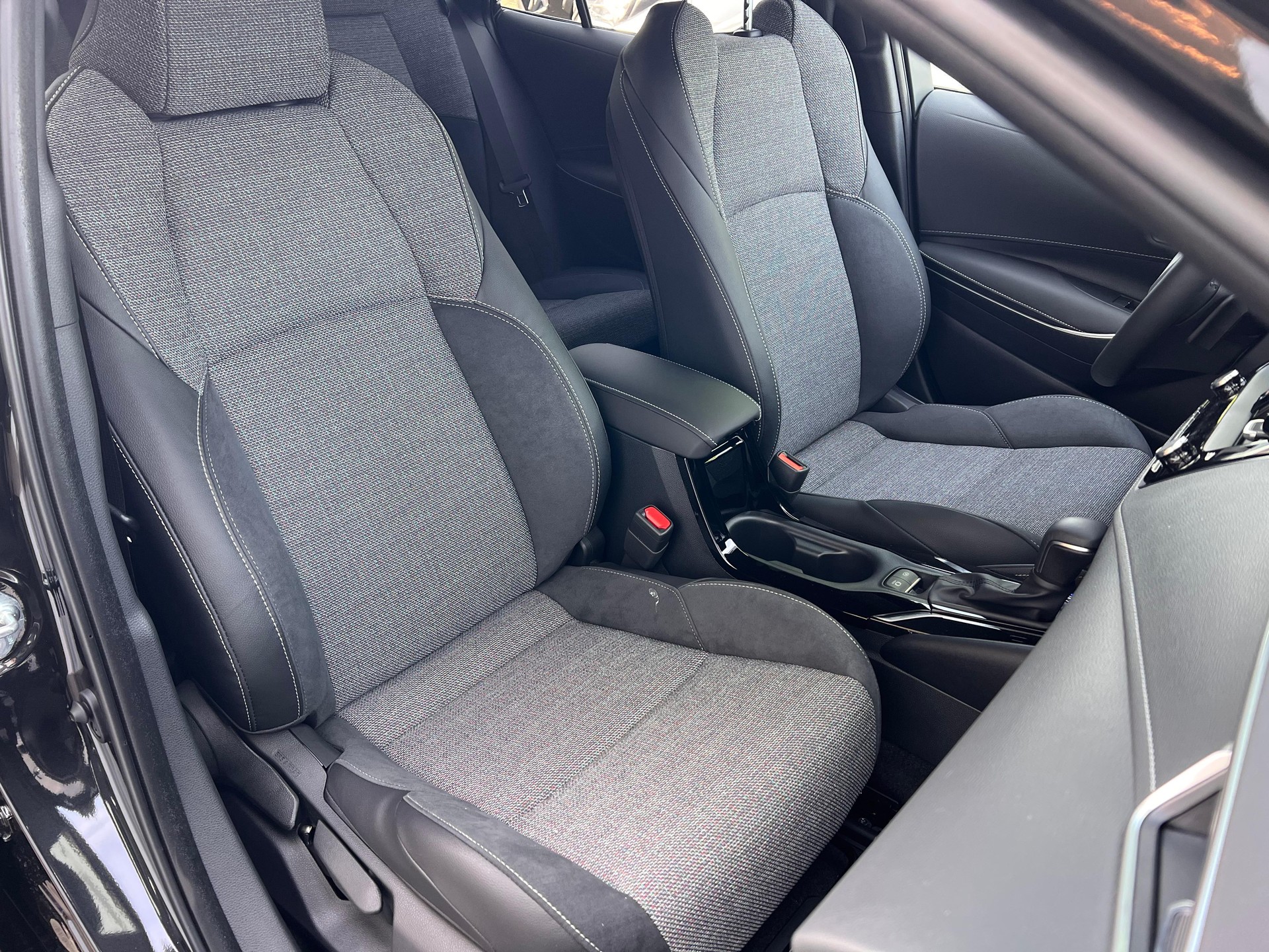 TOYOTA Corolla Touring Sports 2.0 HSD Swiss Edition-image-12