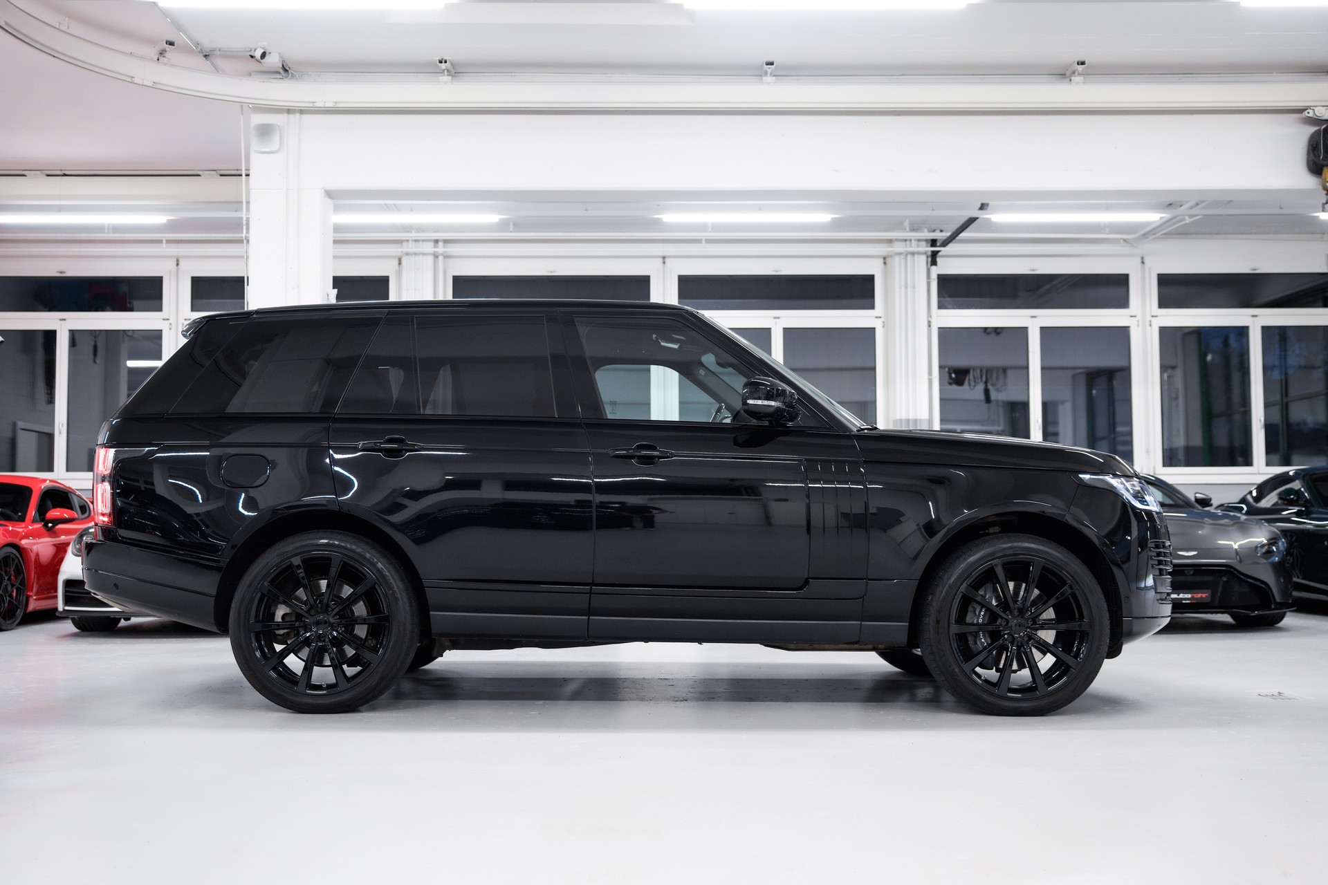 LAND ROVER Range Rover 4.4 SDV8 Vogue-showroom-element-3
