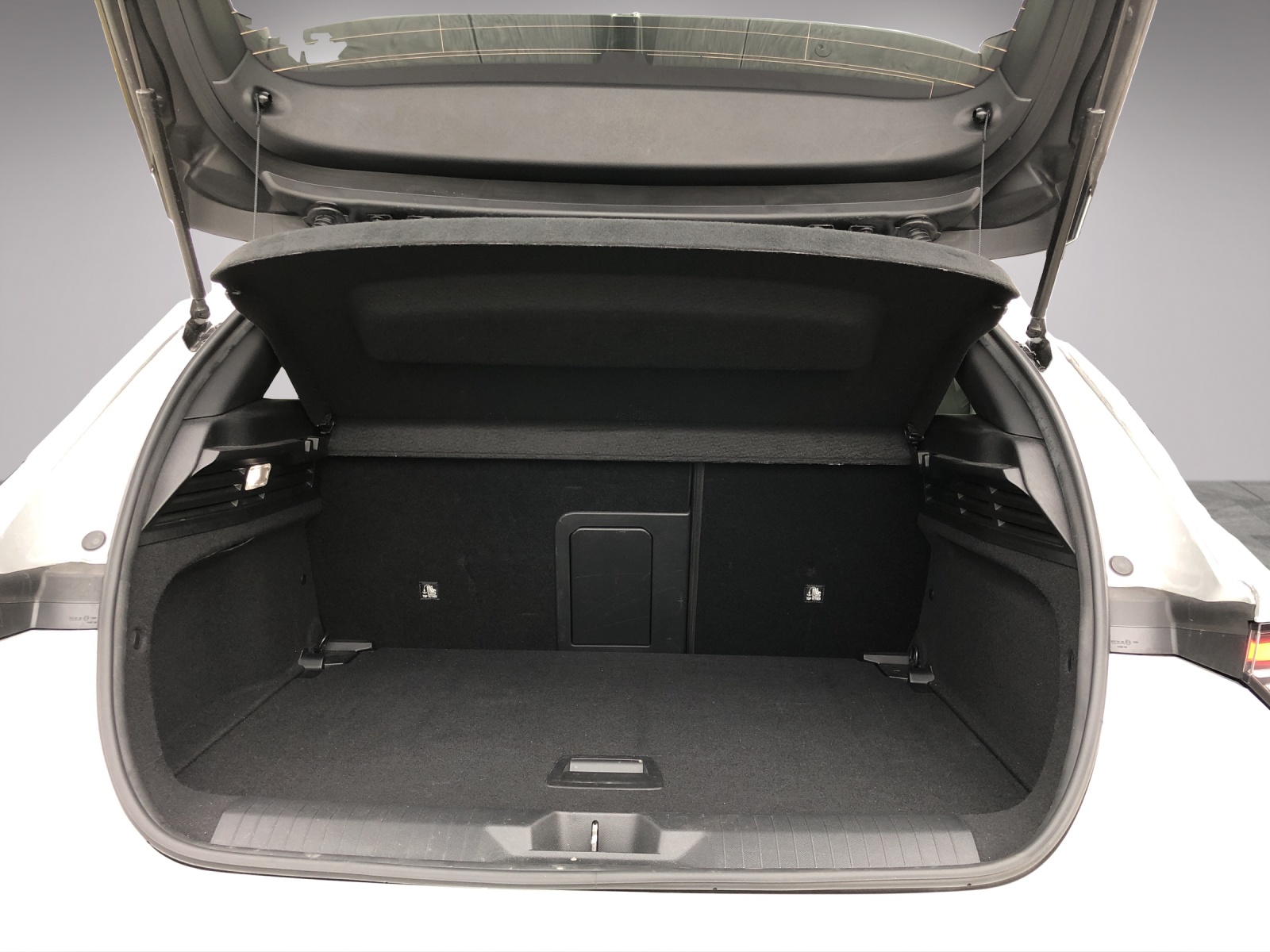 OPEL Astra 1.2i Turbo Swiss Plus A-image-17