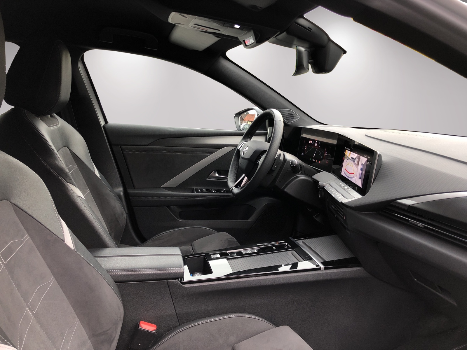 OPEL Astra 1.2i Turbo Swiss Plus A-image-14