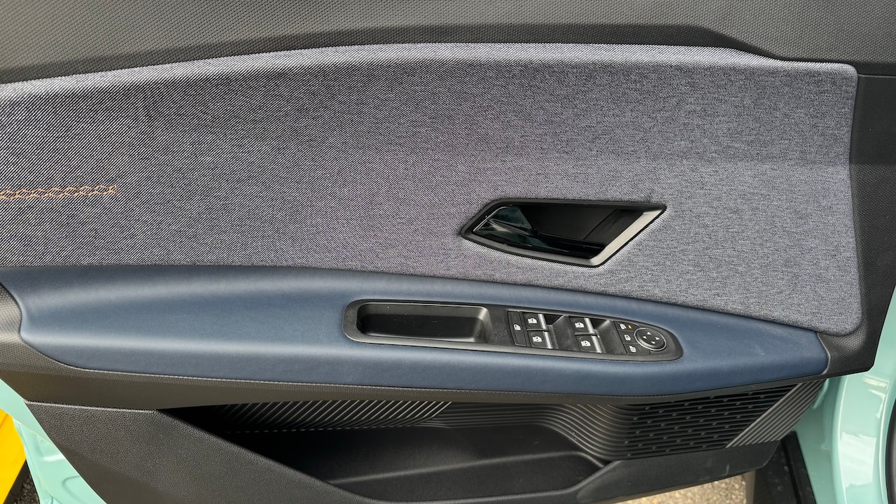 RENAULT R4 E-Tech Comfort Range 52 kWh Techno-image-13