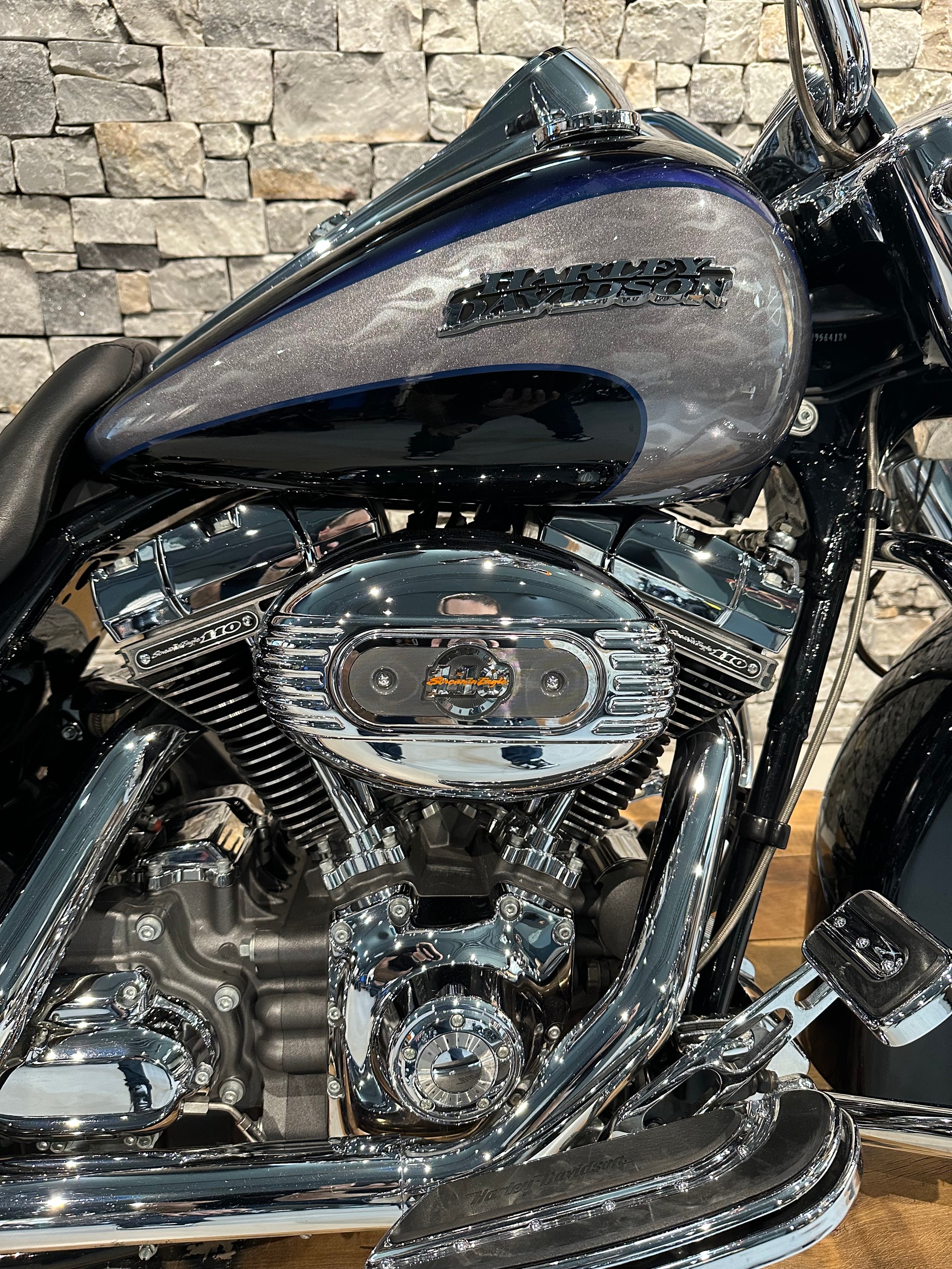 HARLEY-DAVIDSON FLHRSE - Road King CVO-showroom-element-3