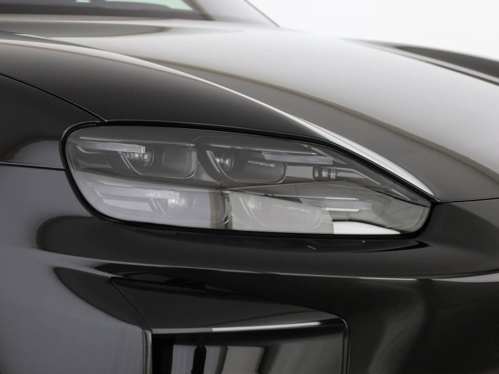 PORSCHE Cayenne Turbo Electric-image-7