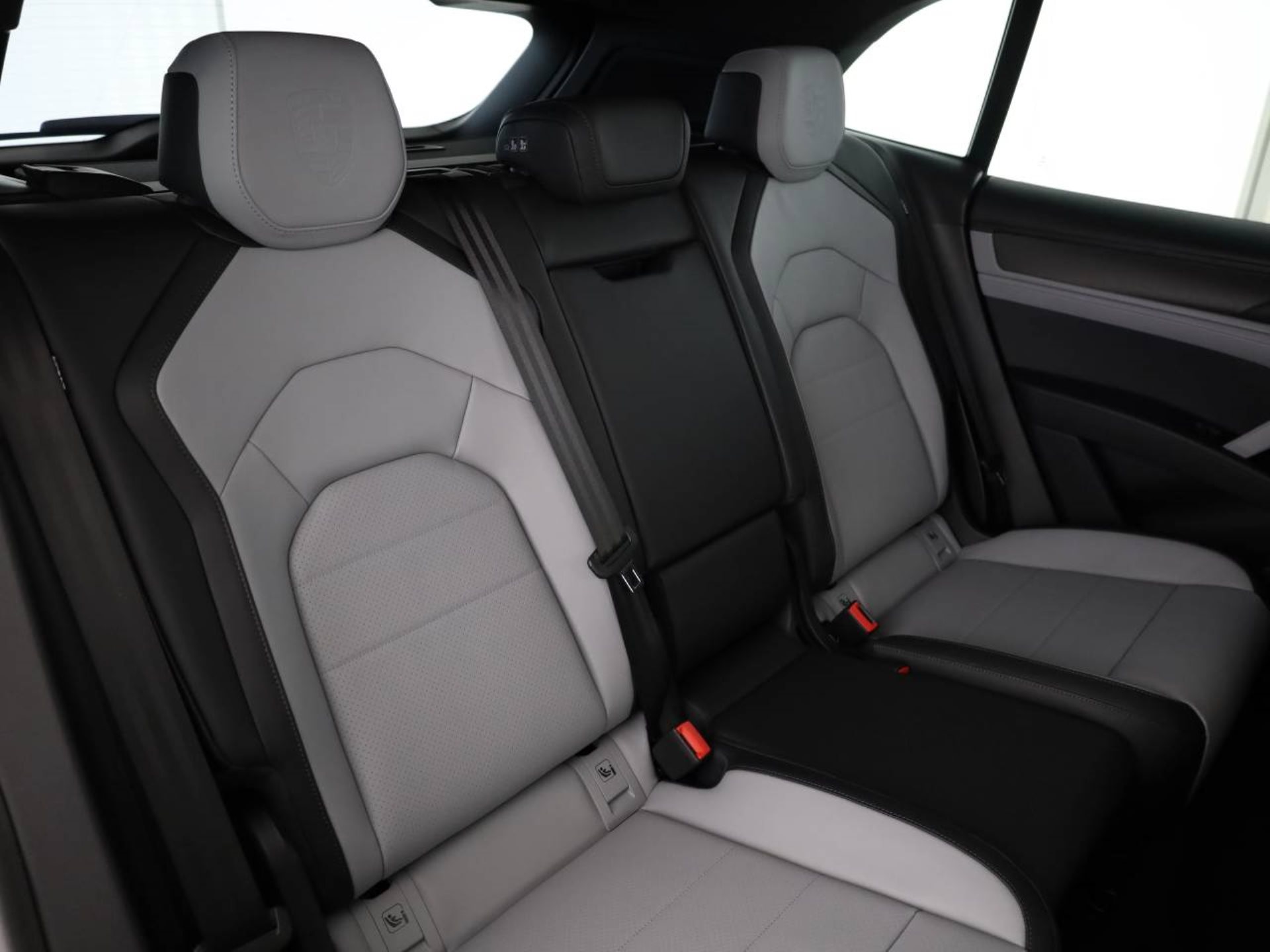 PORSCHE Cayenne Turbo Electric-image-16