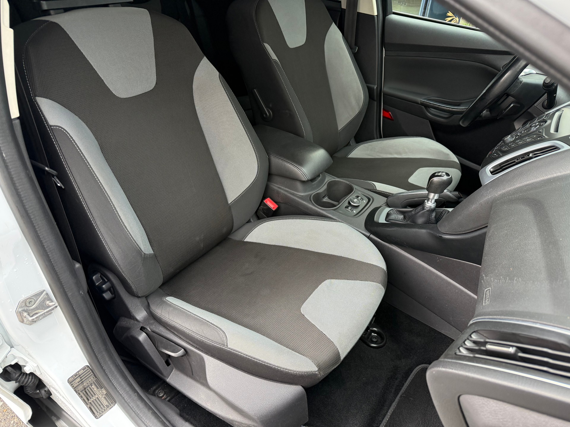 FORD Focus 1.6 SCTi Titanium-image-11